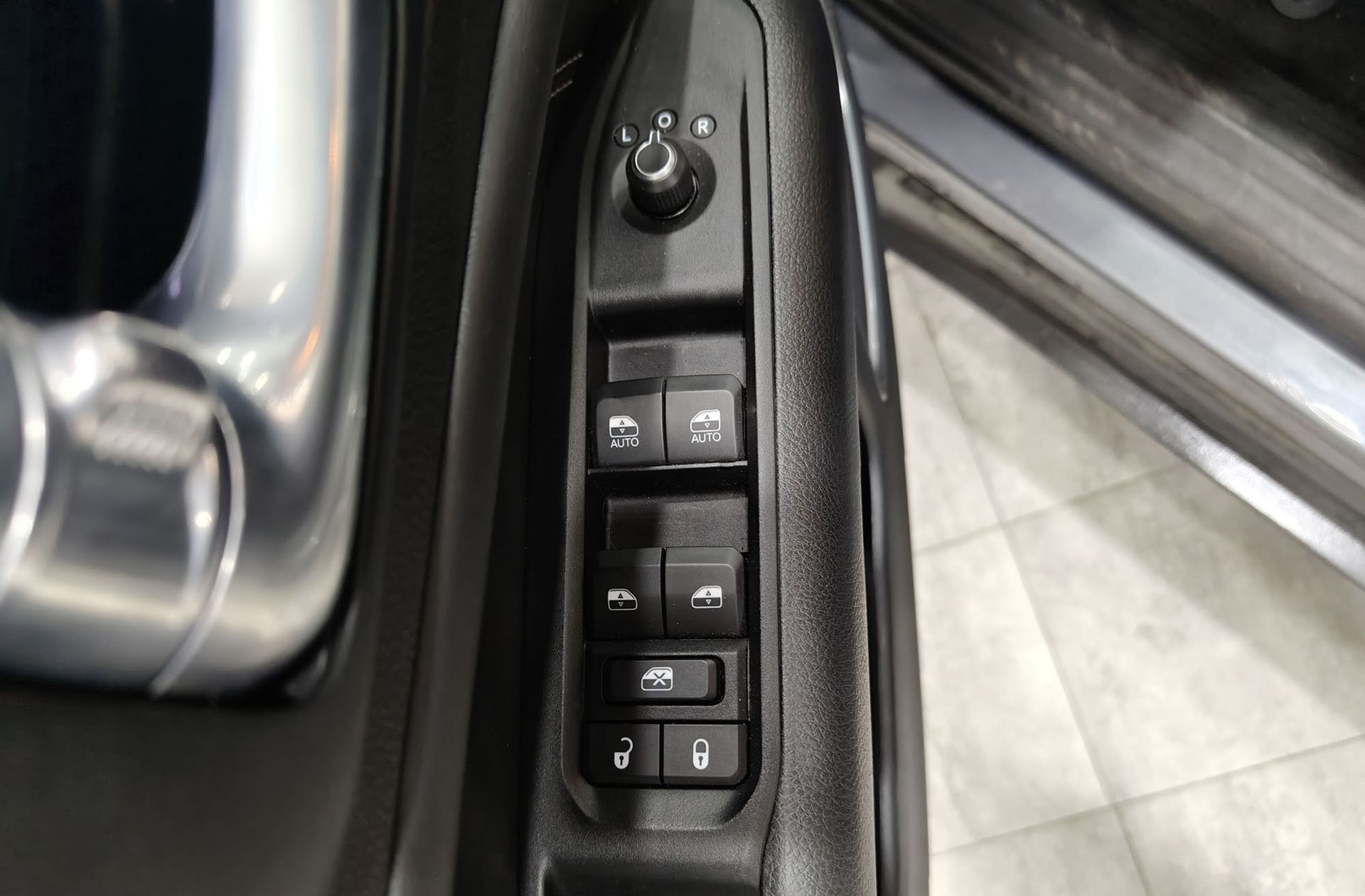 Jeep Compass 1.3 Gse Night Eagle FWD - foto 27