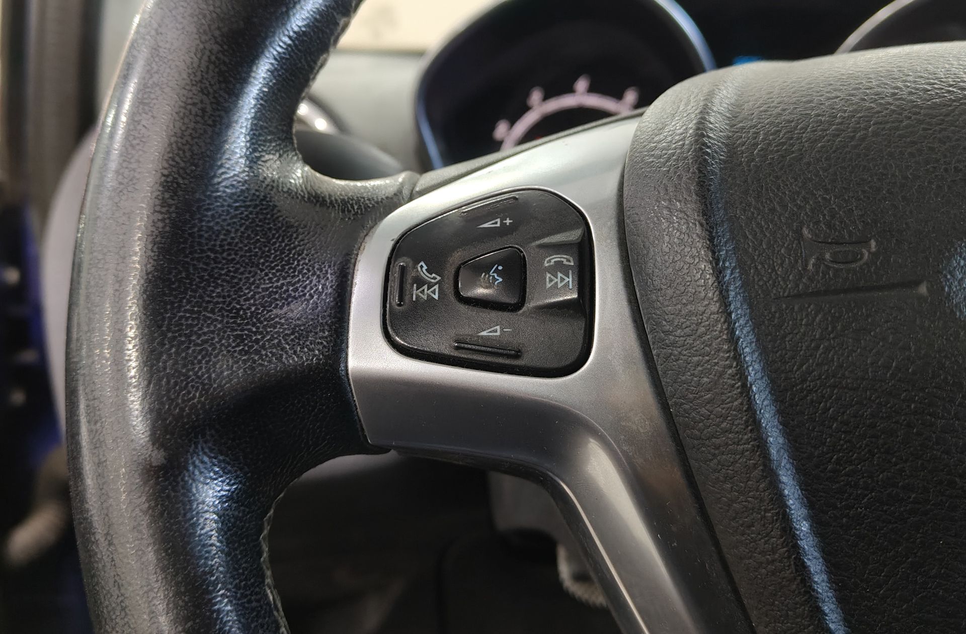 Ford Fiesta 1.0 EcoBoost Titanium - foto 22