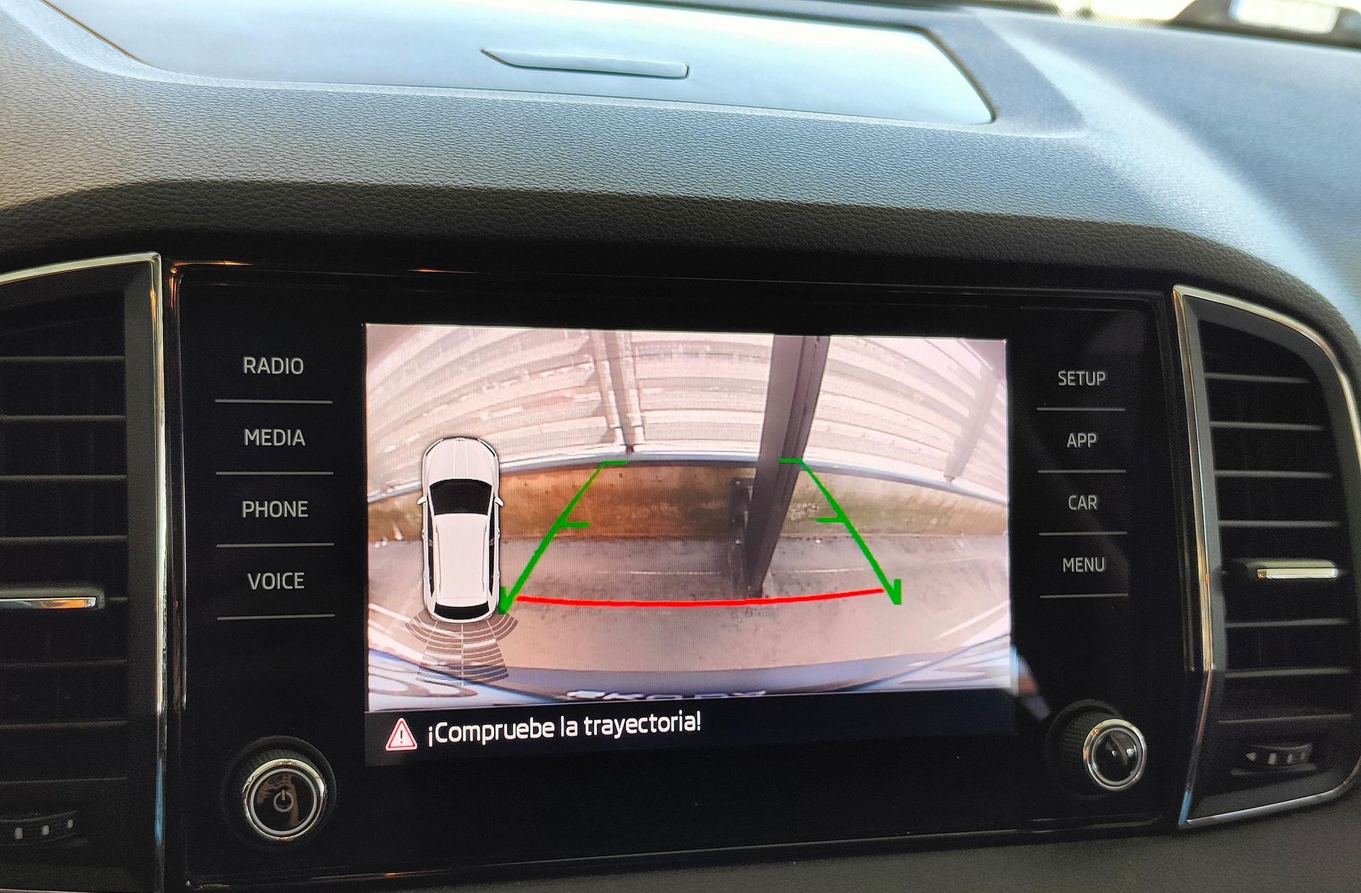 Škoda Karoq 1.6 TDI Ambition - foto 8