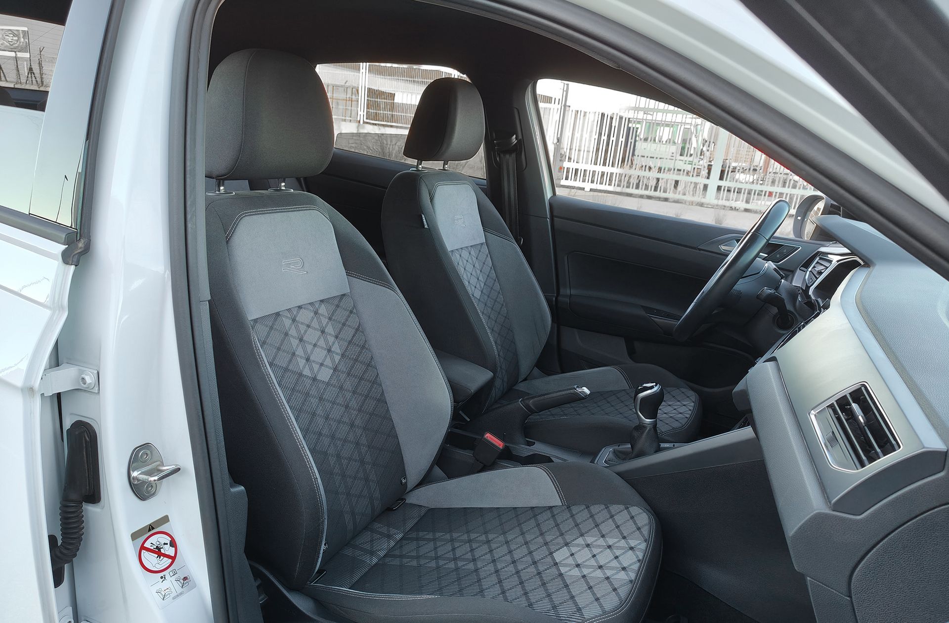 Volkswagen Taigo R-Line 1.0 TSI - foto 18