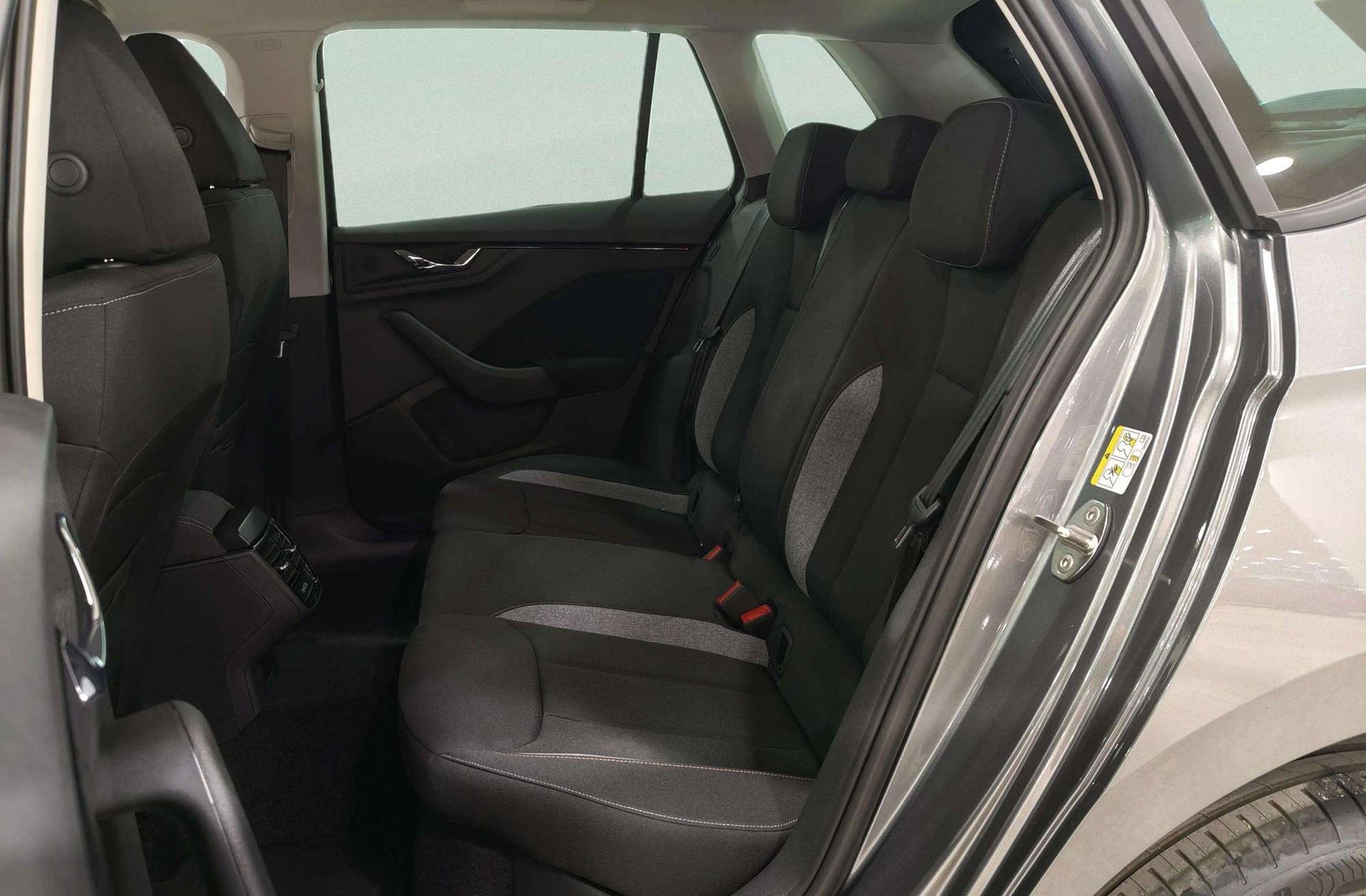 Škoda Kamiq 1.0 TSI Selection DSG - foto 13