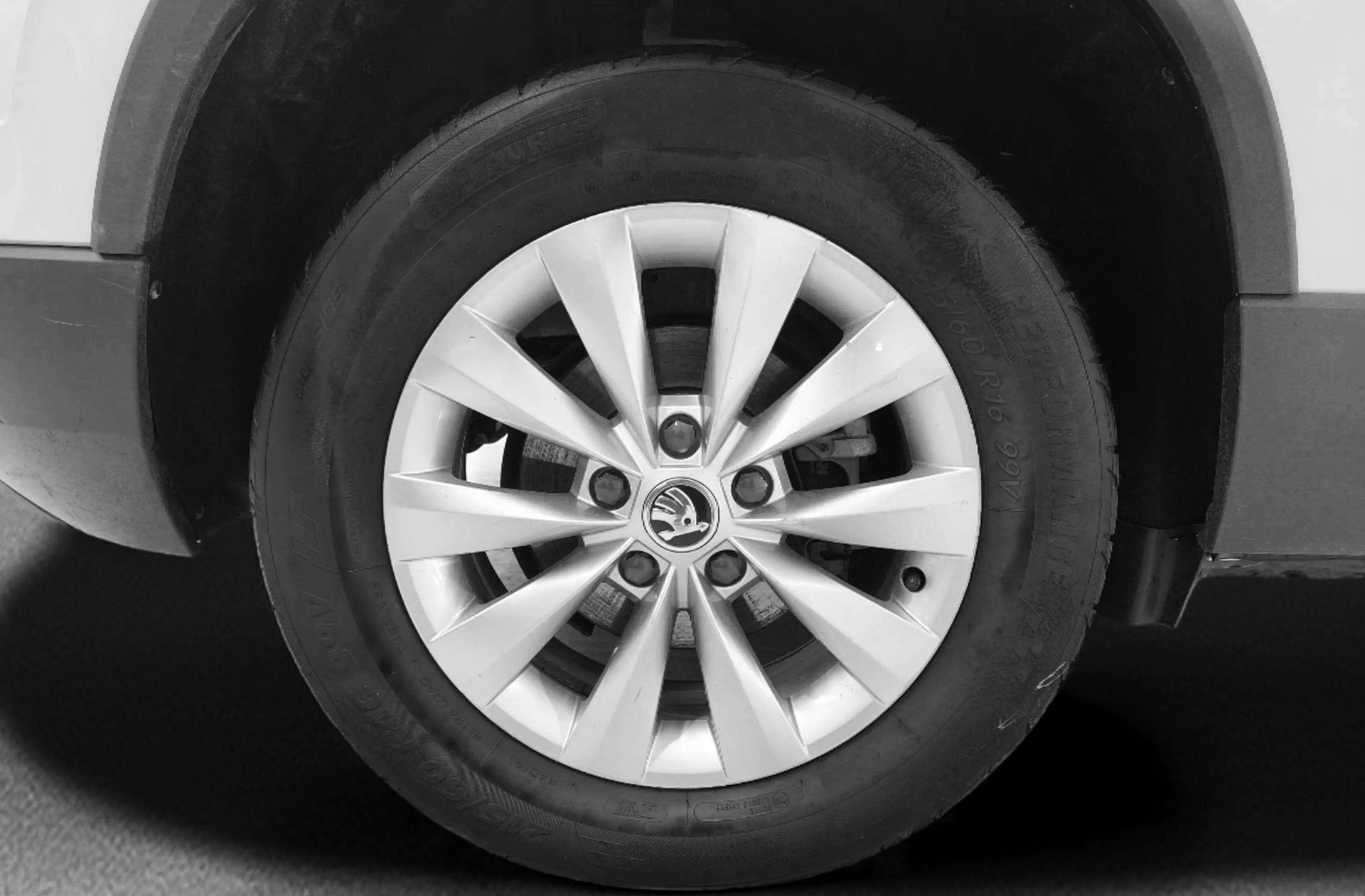 Škoda Karoq 2.0 TDI Ambition 4x4 DSG - foto 36