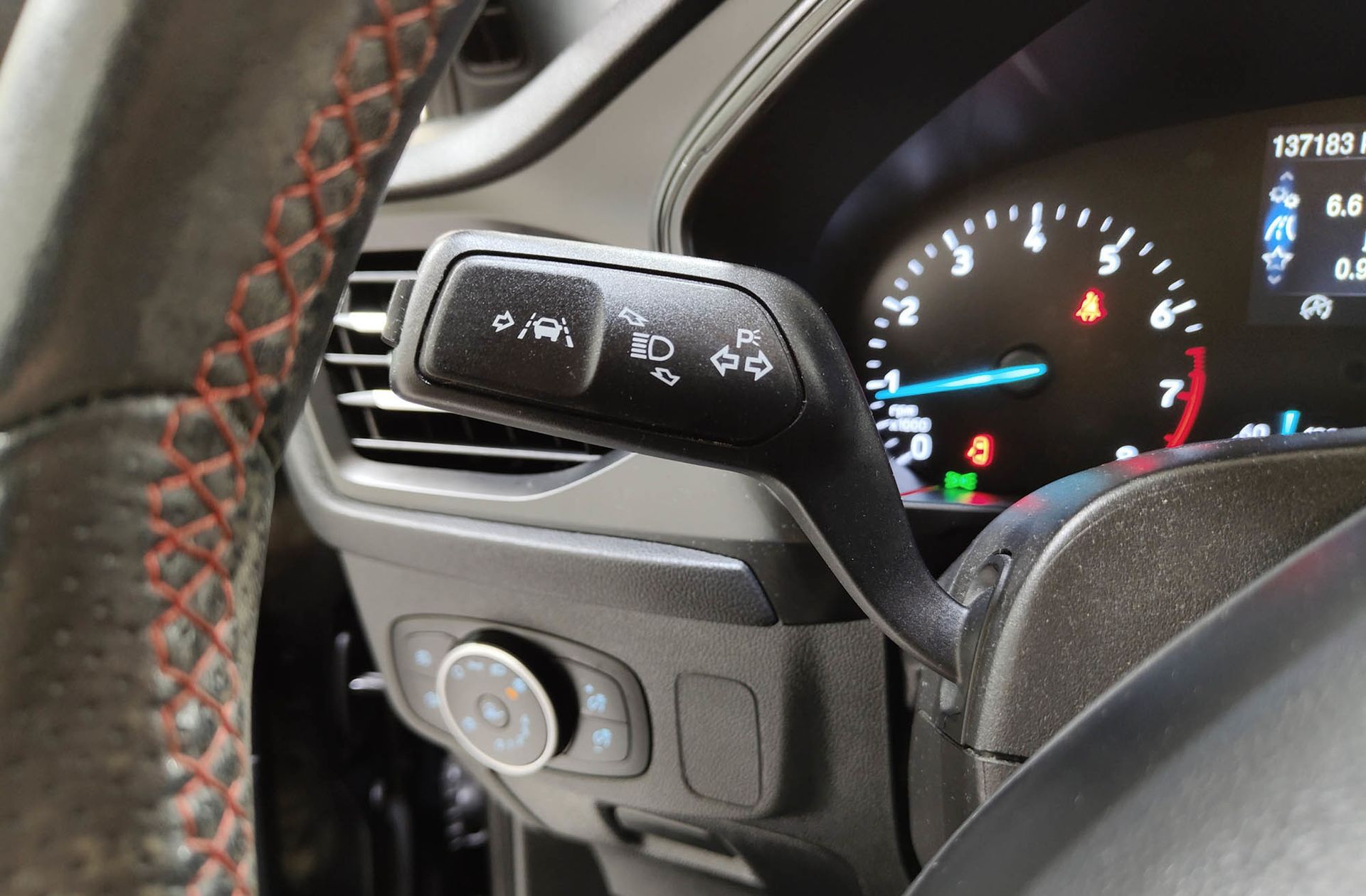 Ford Focus 1.5 EcoBoost ST-Line - foto 25