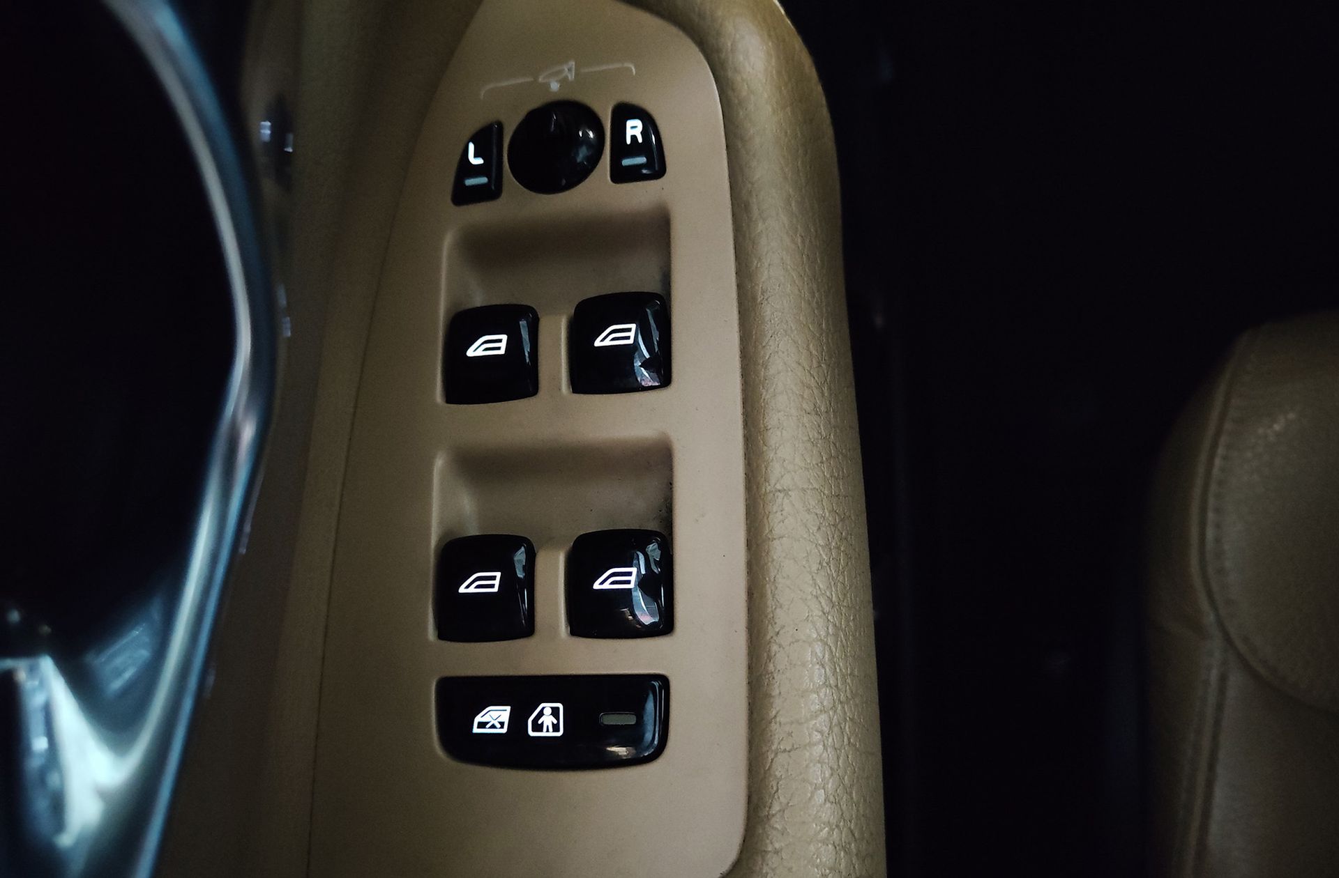 Volvo XC90 D4 Momentum 7 plazas - foto 37