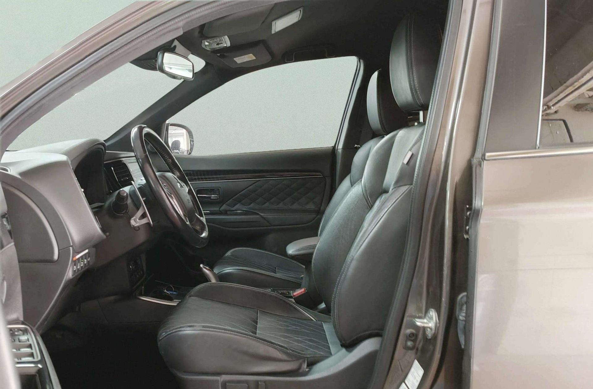 Mitsubishi Outlander 2.4 PHEV Kaiteki 4WD - foto 13