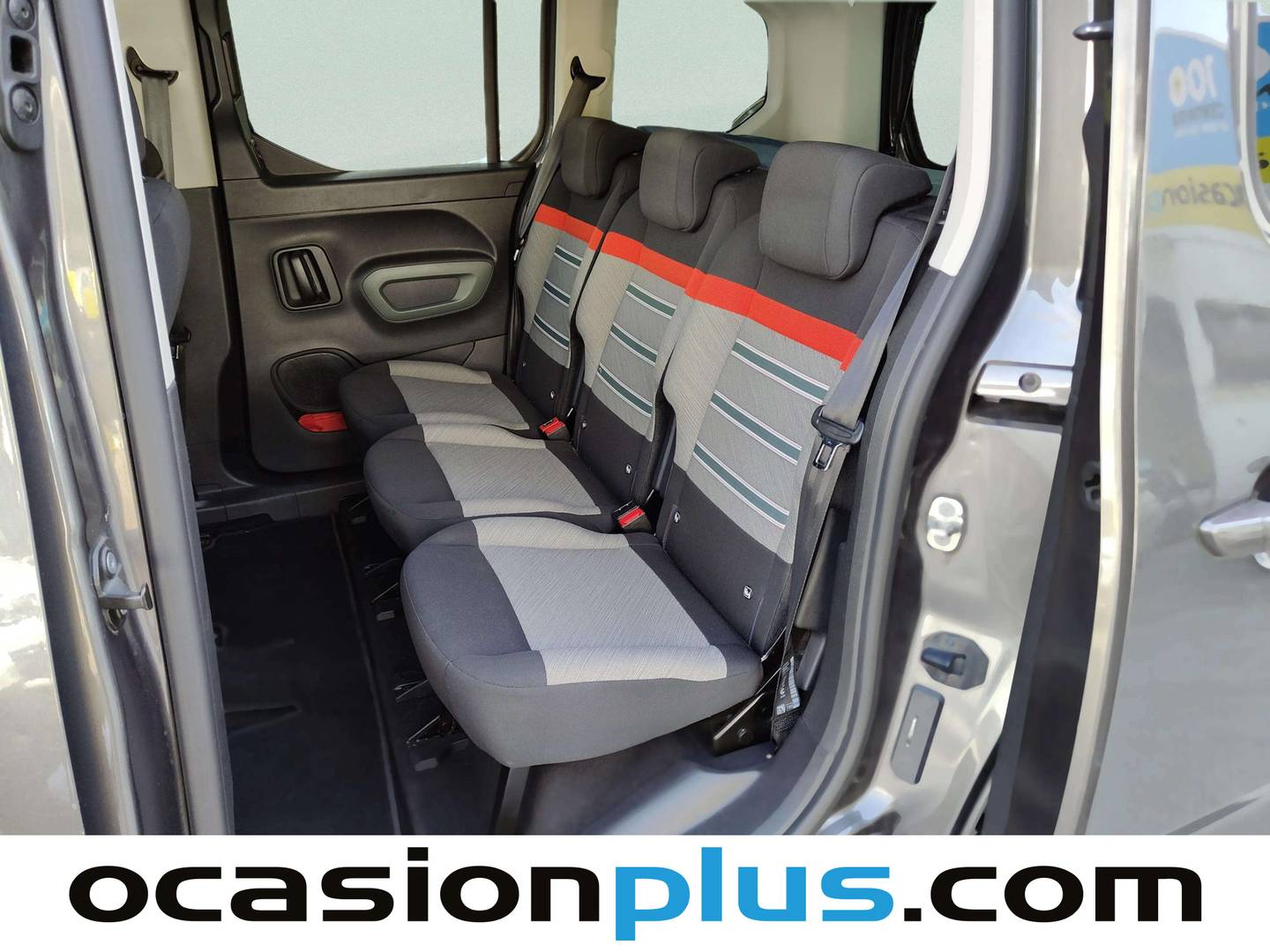 Foto asientos traseros Citroën Berlingo Citroën Berlingo BlueHDi 100 S&S Talla M Shine (102 CV) Semi-camperizada 5 Plazas