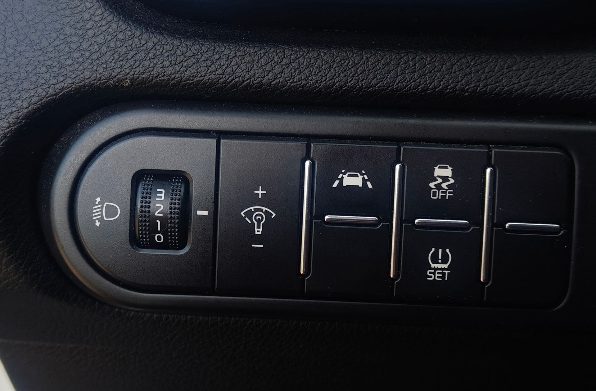 Kia XCeed 1.4 T-GDi Tech - foto 28