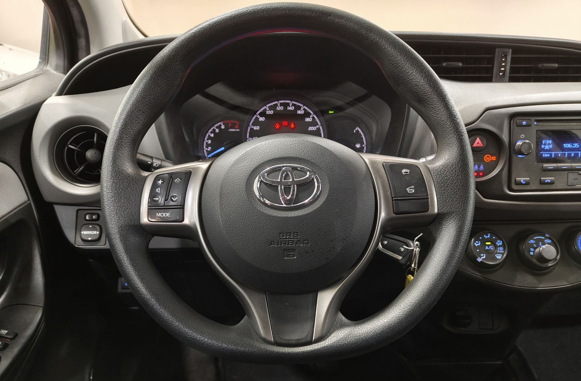 Toyota Yaris 1.0 Active - foto 17