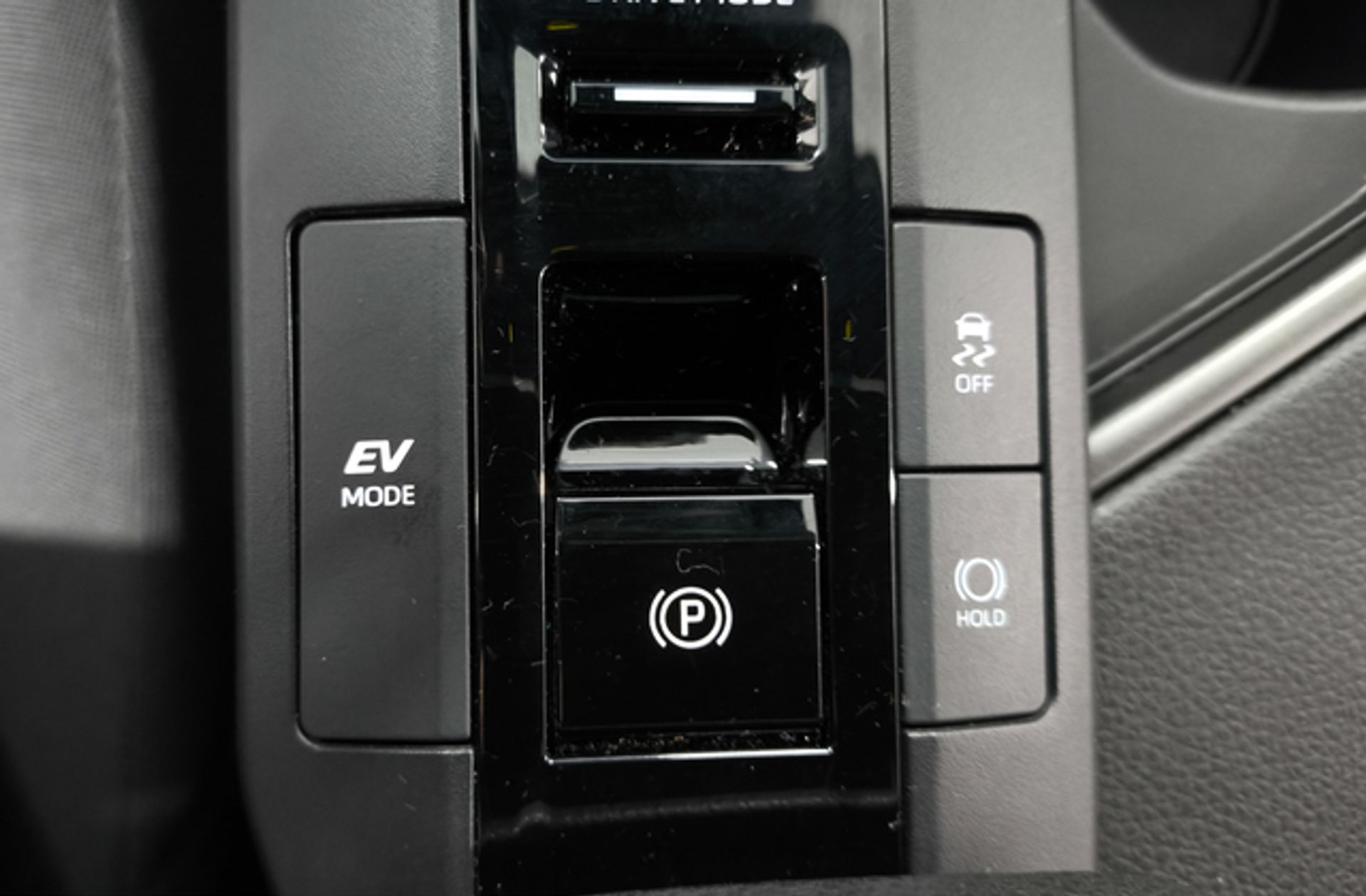 Toyota C-HR 140H Advance - foto 32