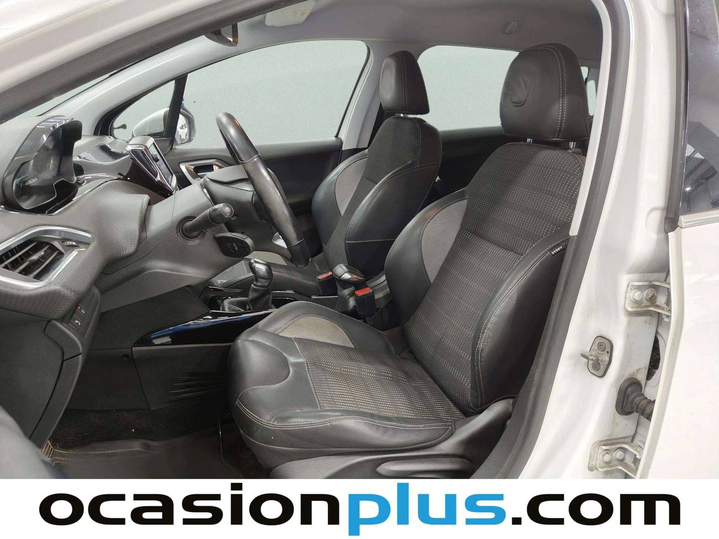 Foto asientos delanteros Peugeot 2008 Peugeot 2008 PureTech 110 S&S Allure (110 CV)