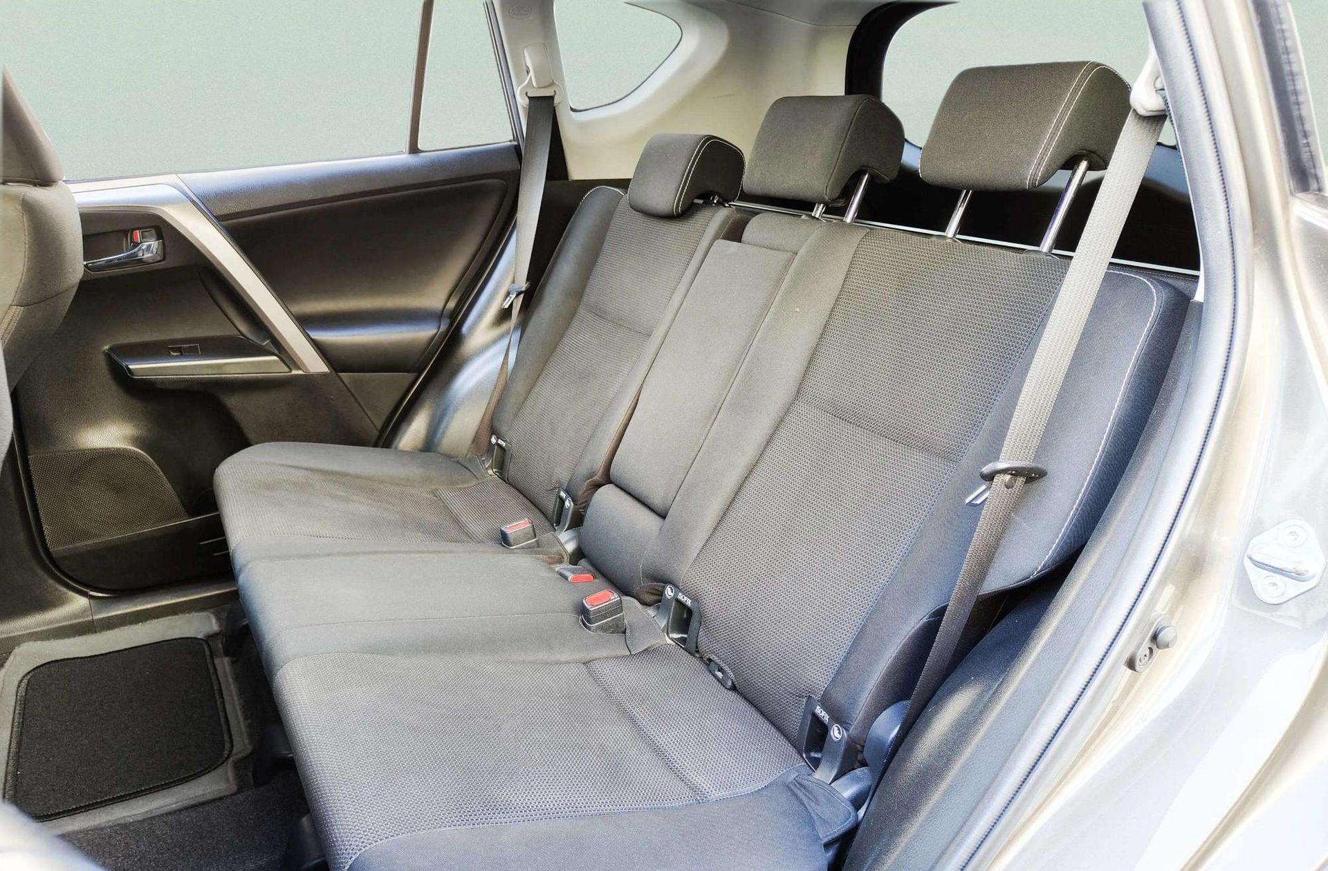Toyota RAV4 150D 2WD Advance - foto 11