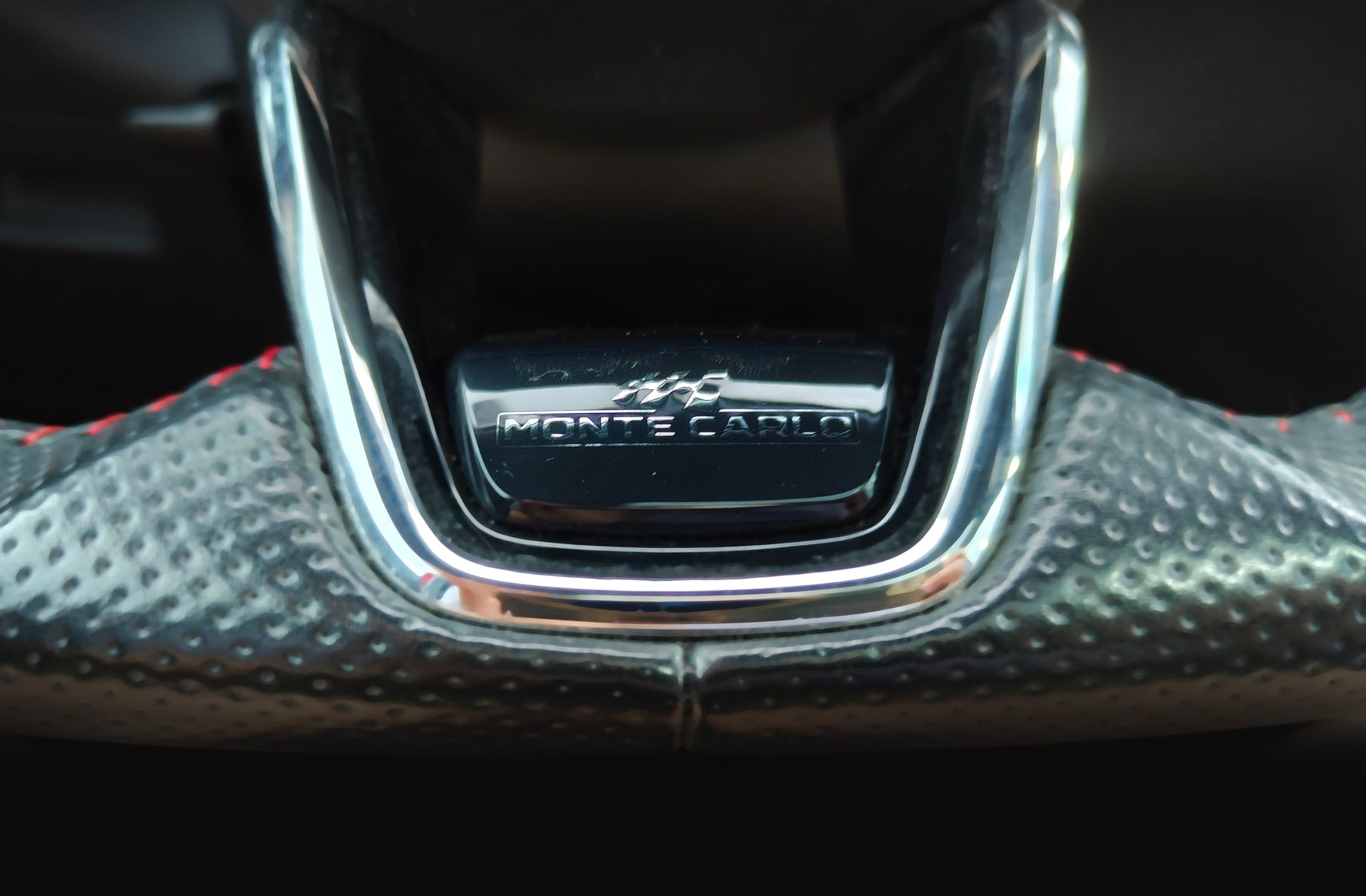 Škoda Kamiq 1.0 TSI Montecarlo DSG - foto 34
