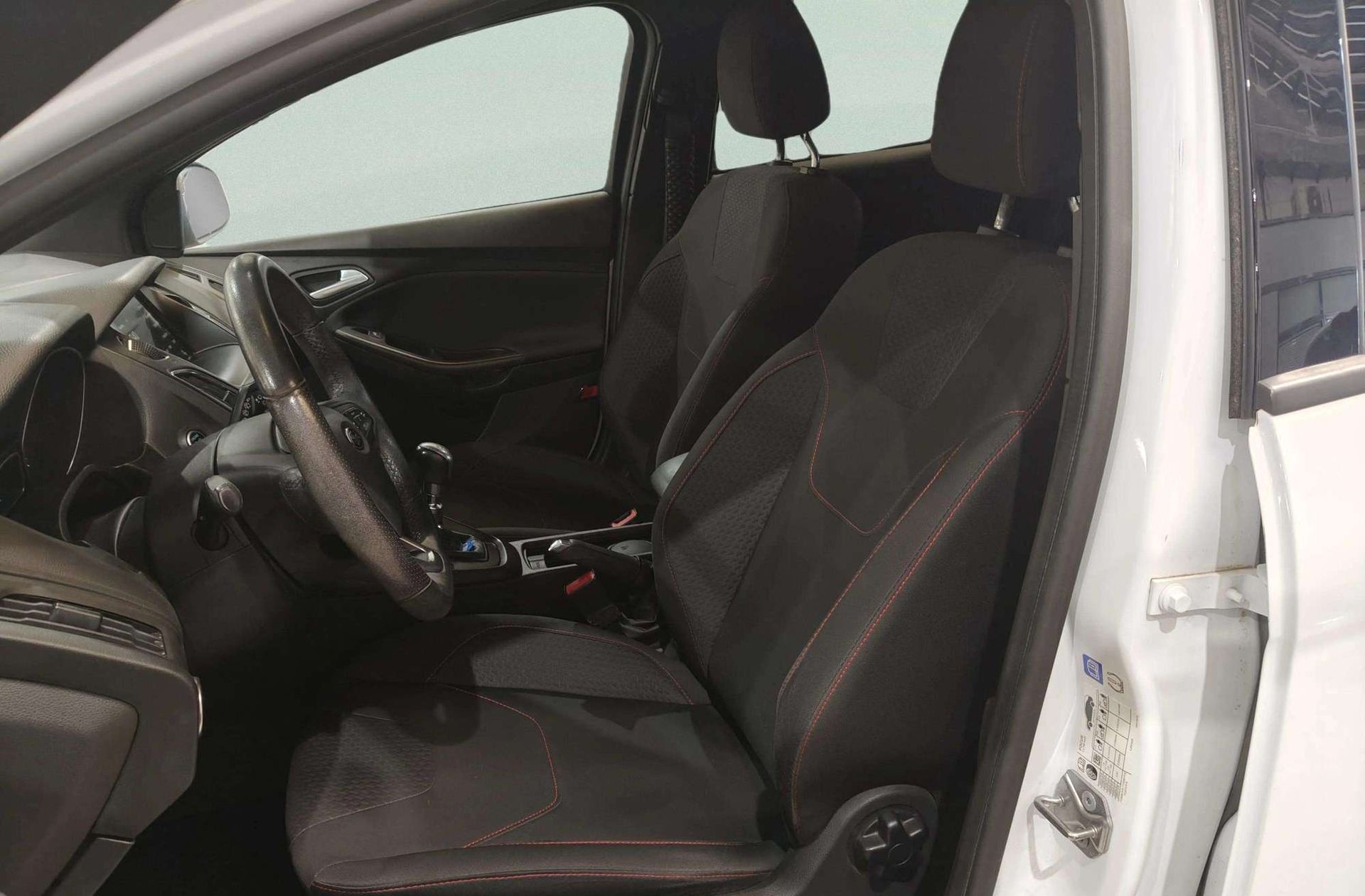Ford Focus 1.0 EcoBoost ST-Line - foto 10