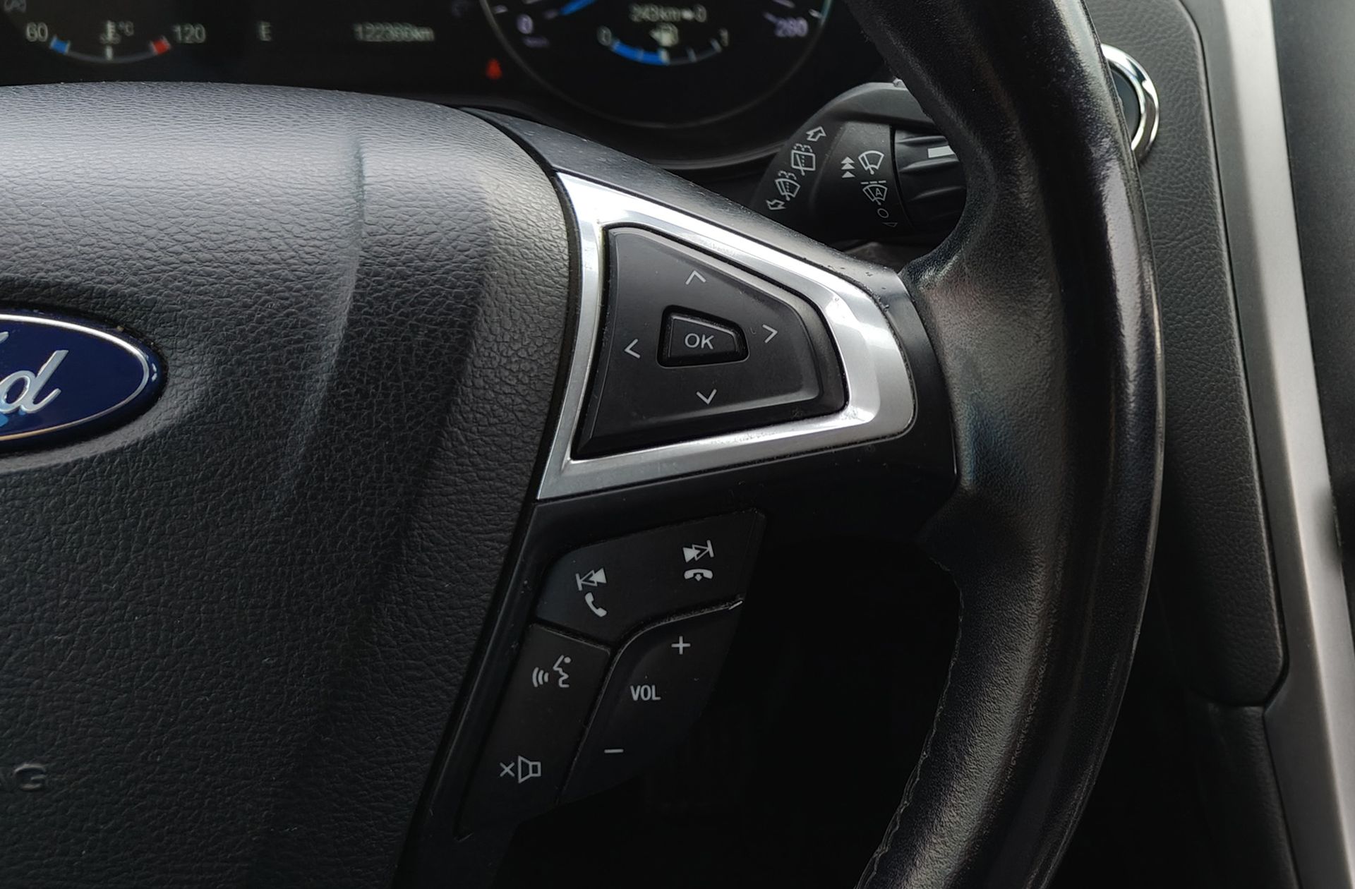 Ford Mondeo 1.5 EcoBoost Titanium - foto 25