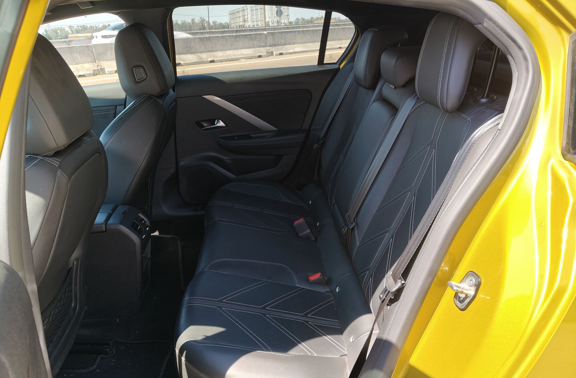 Opel Astra 1.6T Hybrid Ultimate - foto 17