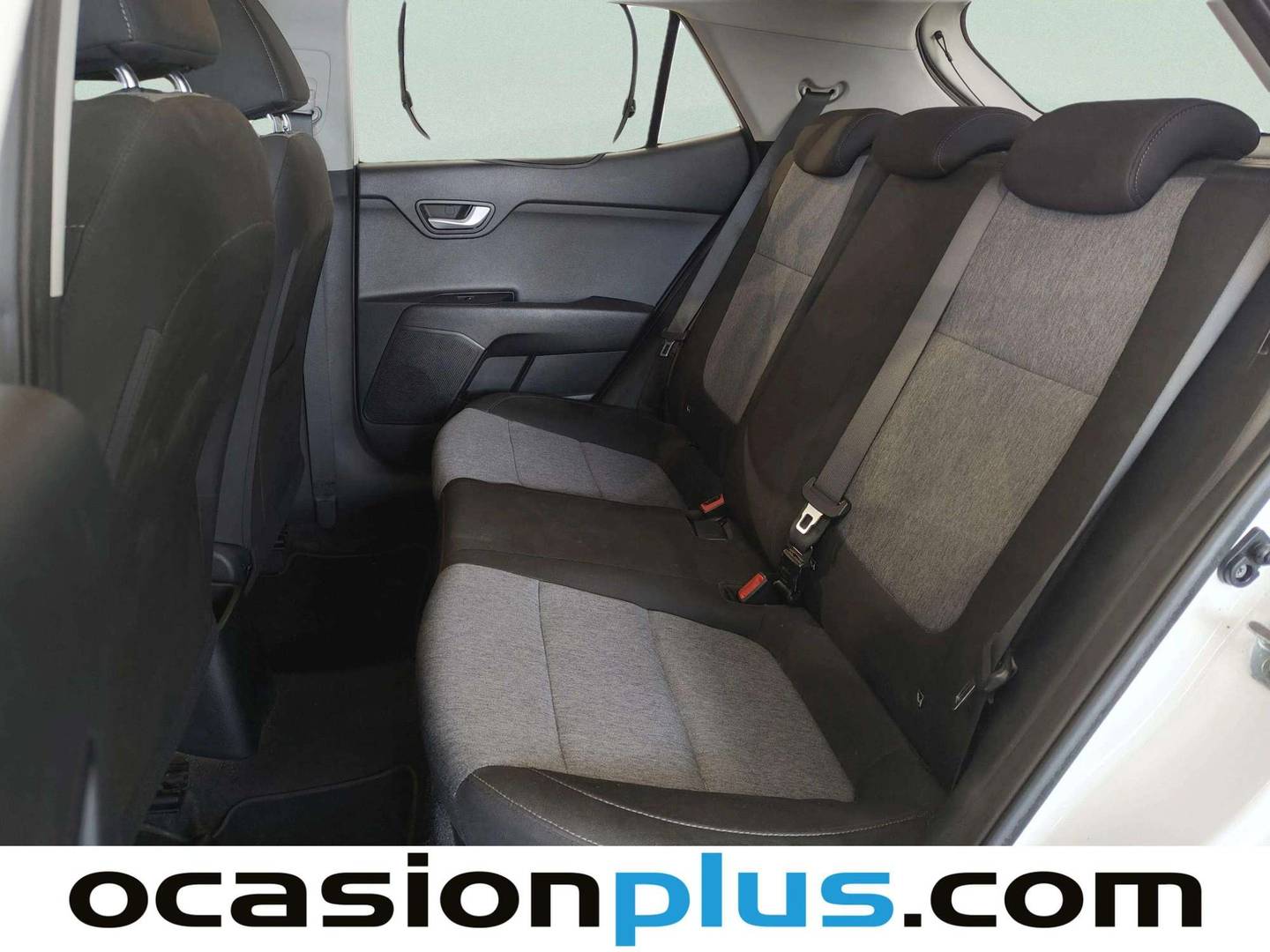 Foto asientos traseros KIA Stonic KIA Stonic 1.0 T-GDi Concept (100 CV)
