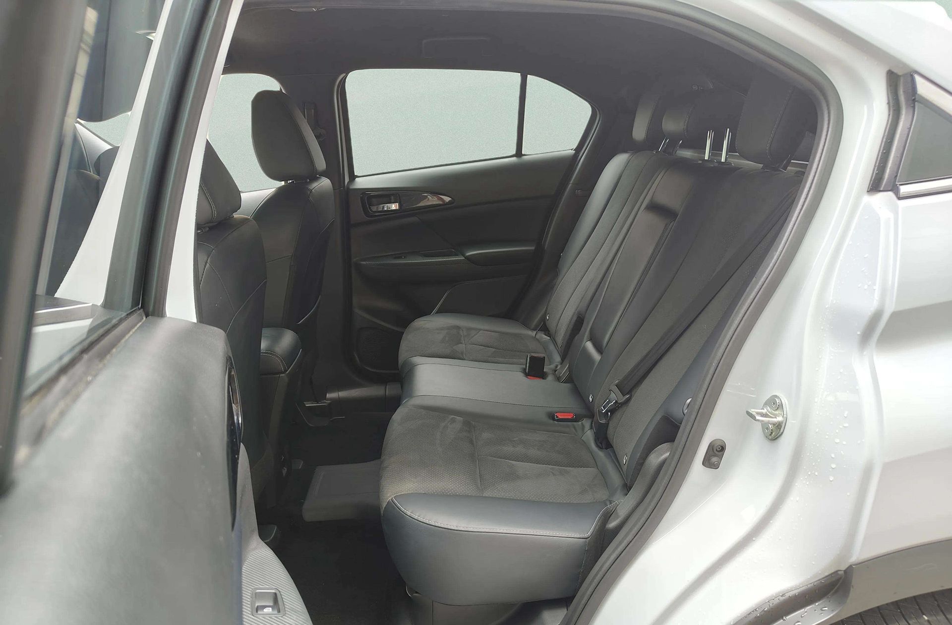 Mitsubishi Eclipse Cross 2.4 PHEV Kaiteki 4WD - foto 16