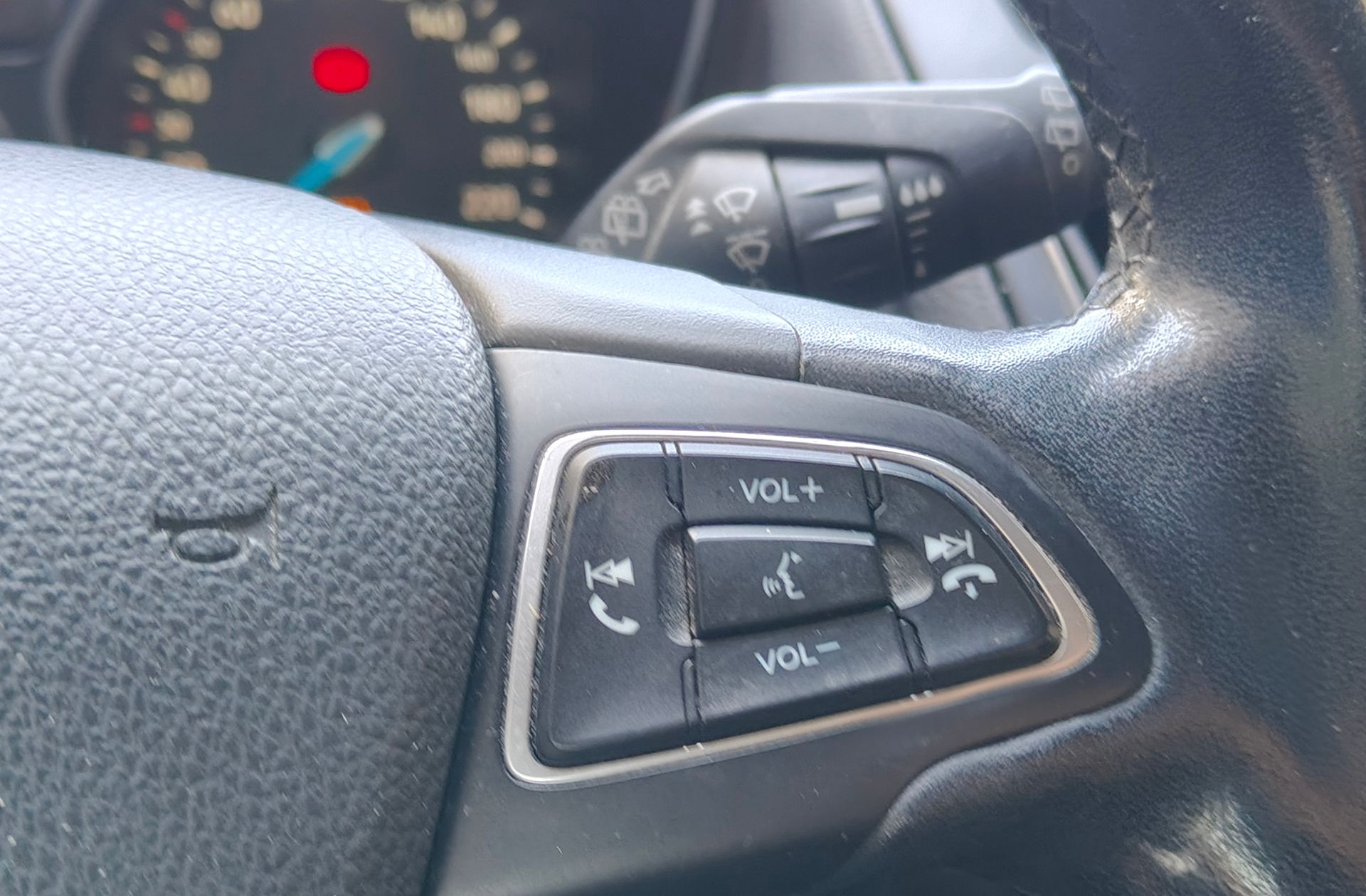 Ford Focus SportBreak 1.0 EcoBoost Business - foto 30
