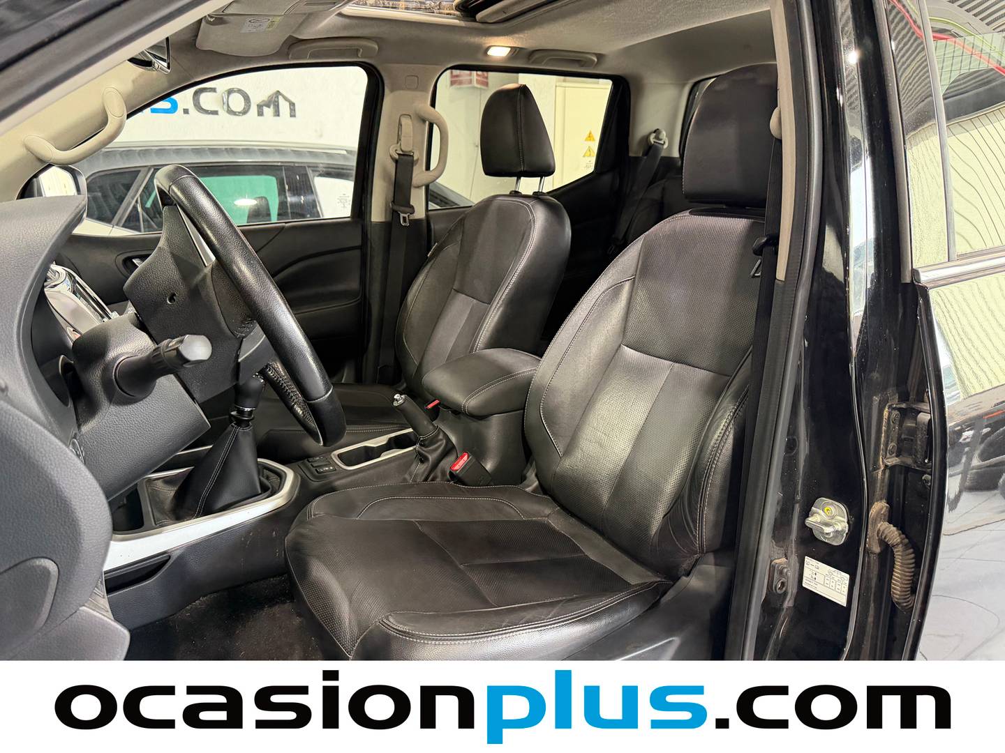 Foto asientos delanteros Nissan Navara Nissan Navara PickUp 2.3 dCi Doble Cabina Tekna (190 CV)