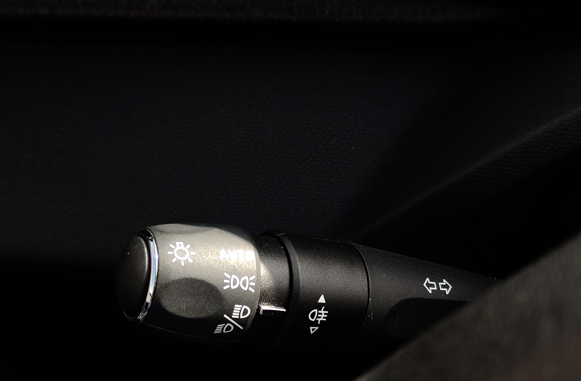 Peugeot 408 Allure Hybrid 145 eDCS6 - foto 24