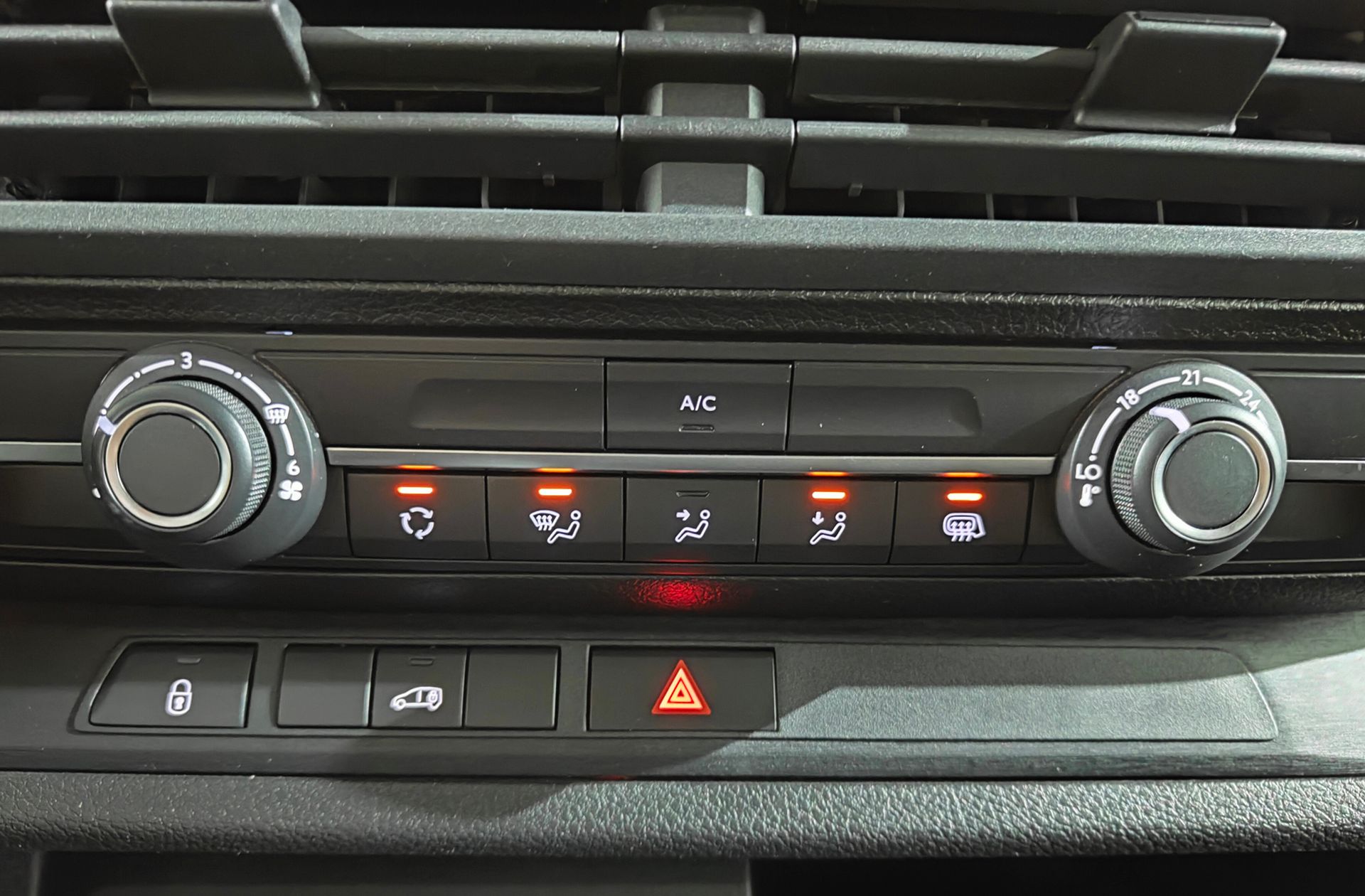 Opel Vivaro Furgon 1.5 BlueHDi M Standart - foto 23