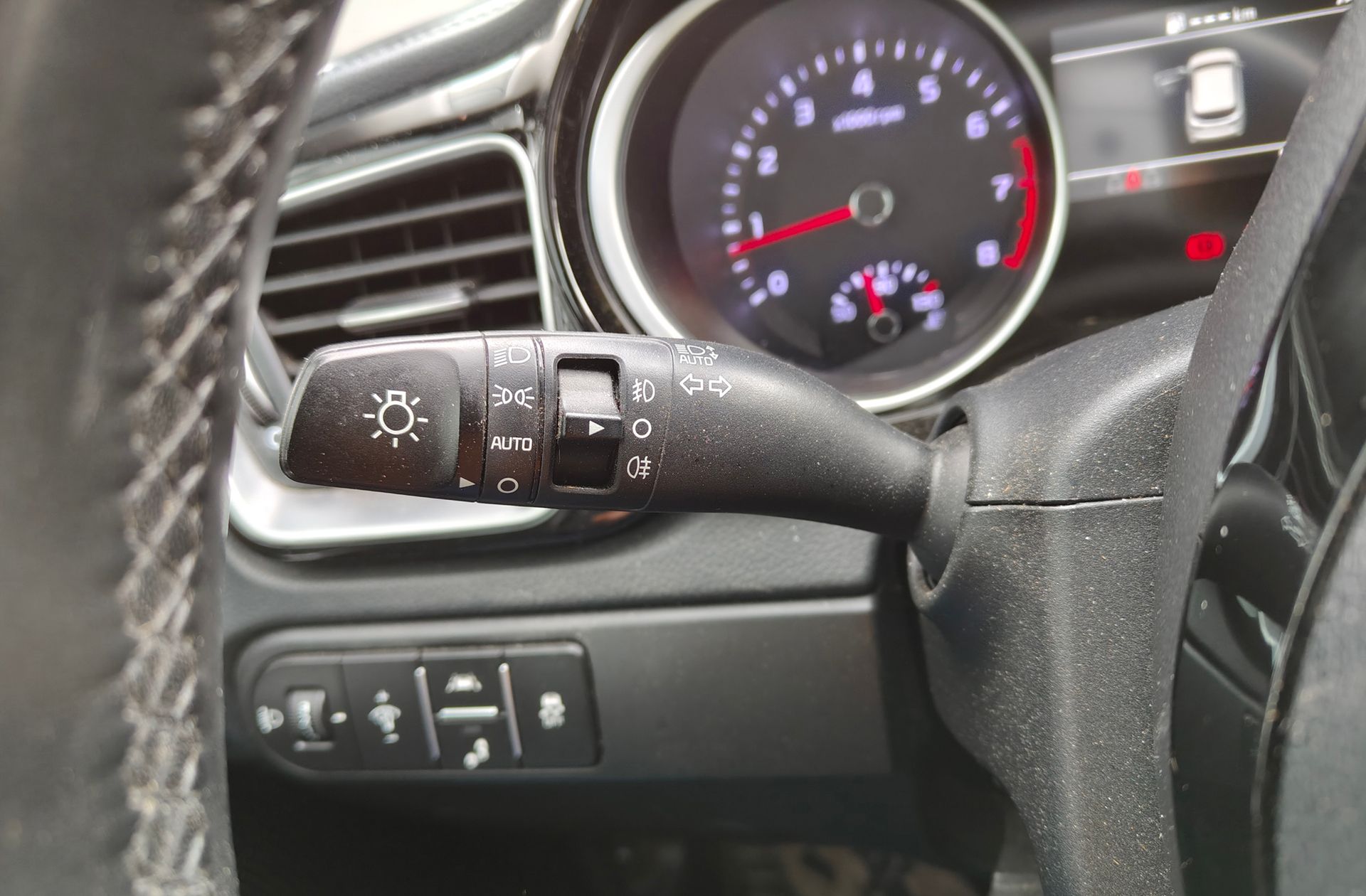 Kia Ceed 1.0 T-GDi Launch Edition - foto 24