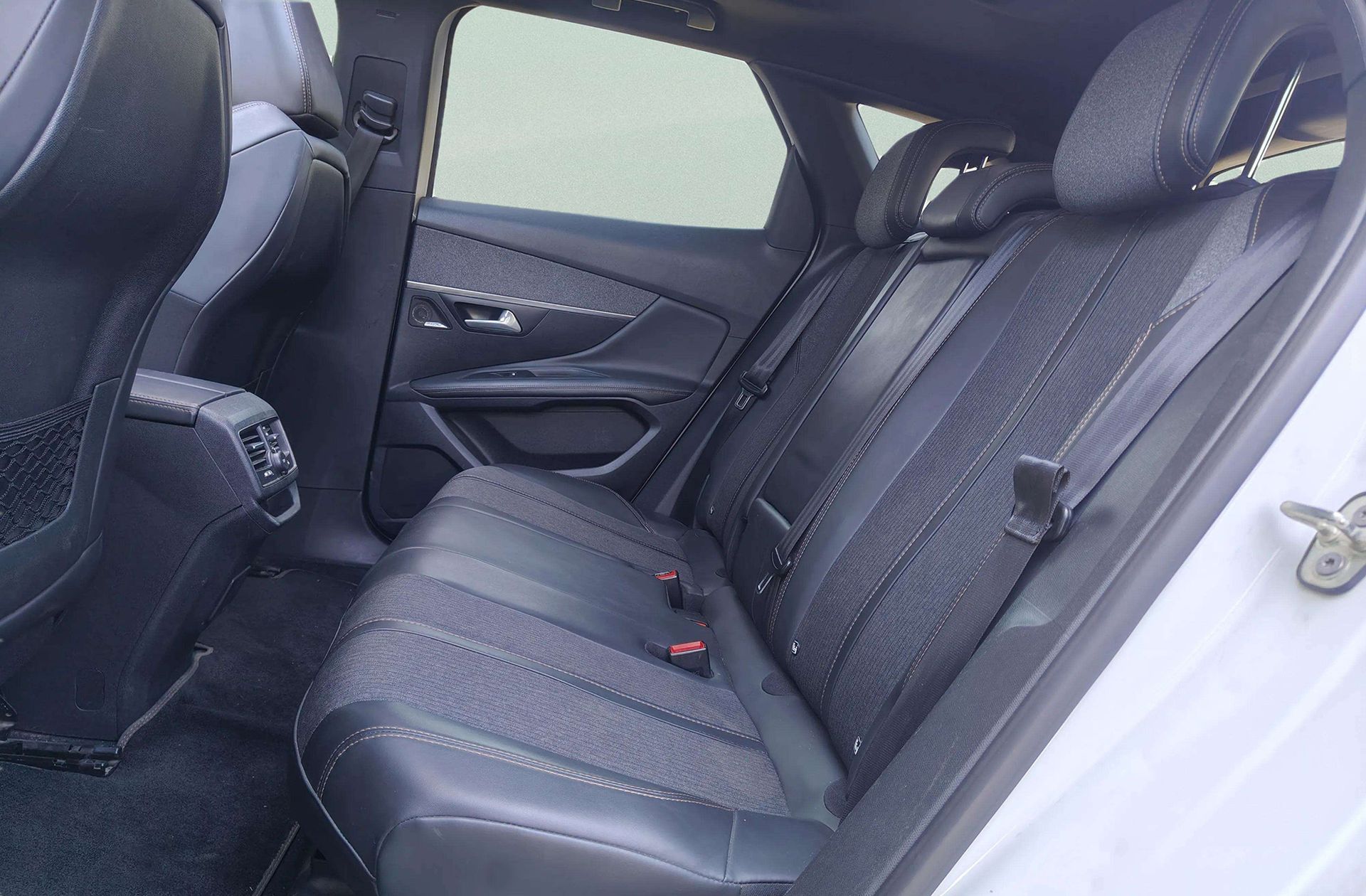 Peugeot 3008 THP 165 GT Line - foto 17