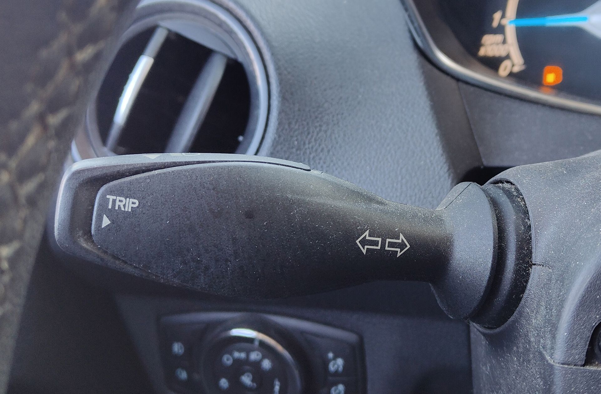 Ford Tourneo Courier 1.0 EcoBoost Titanium - foto 24
