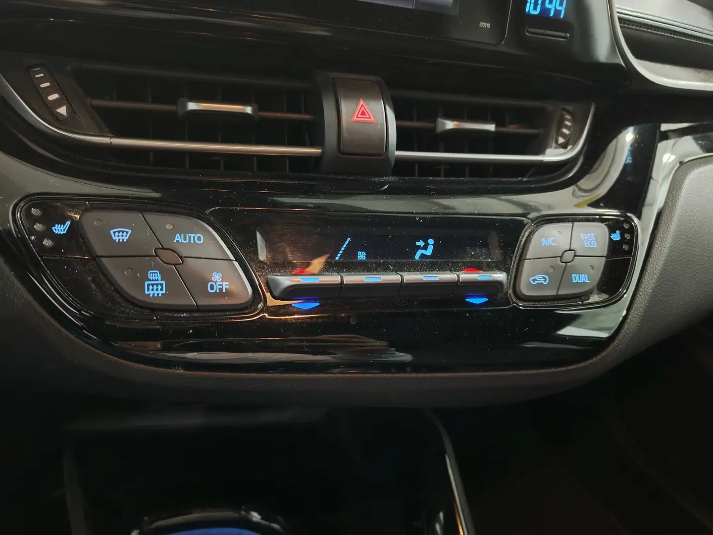 Foto Toyota C-HR Toyota C-HR 1.8 125H Advance (122 CV)