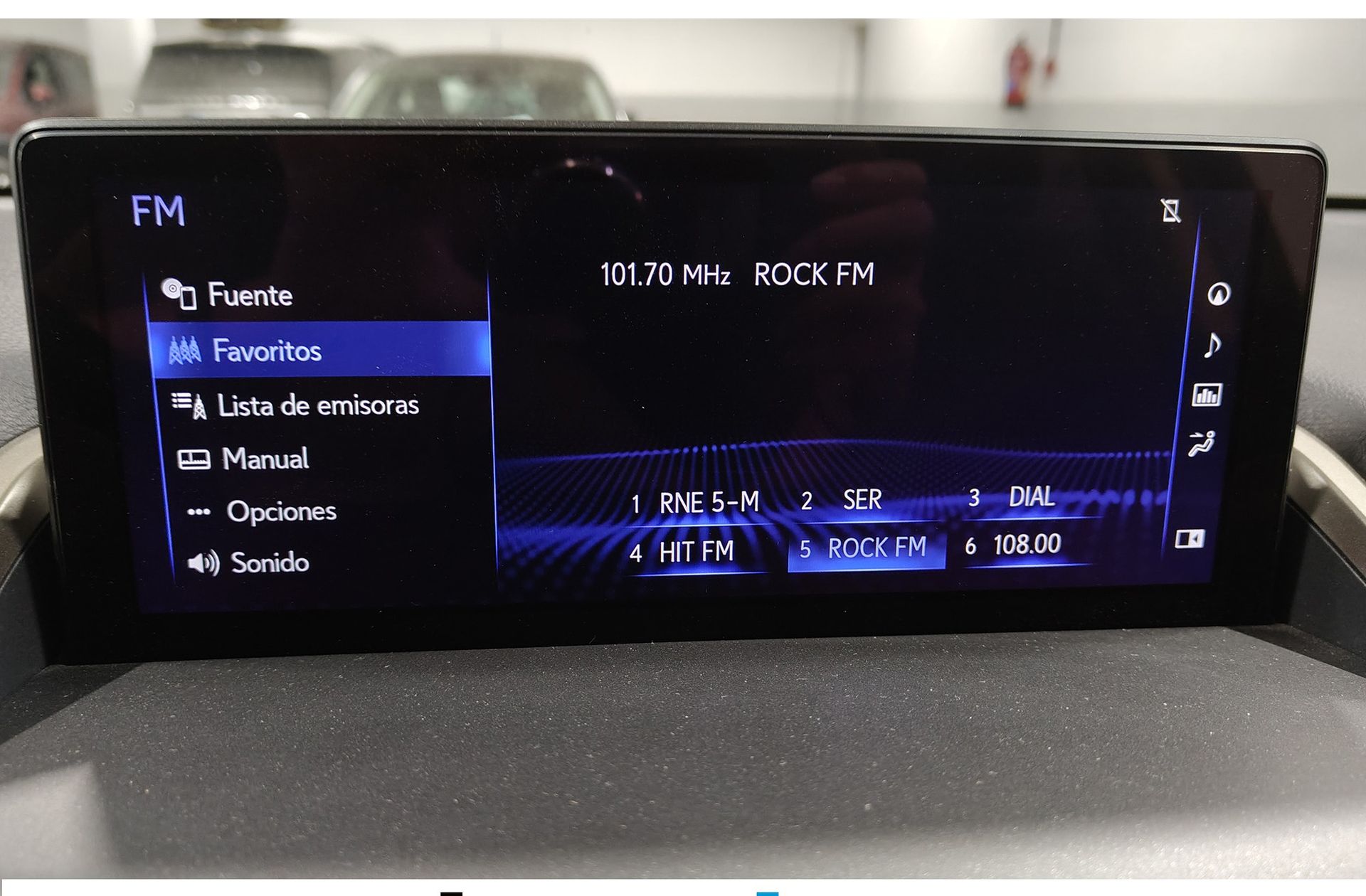 Lexus NX 300h Executive 4WD - foto 42