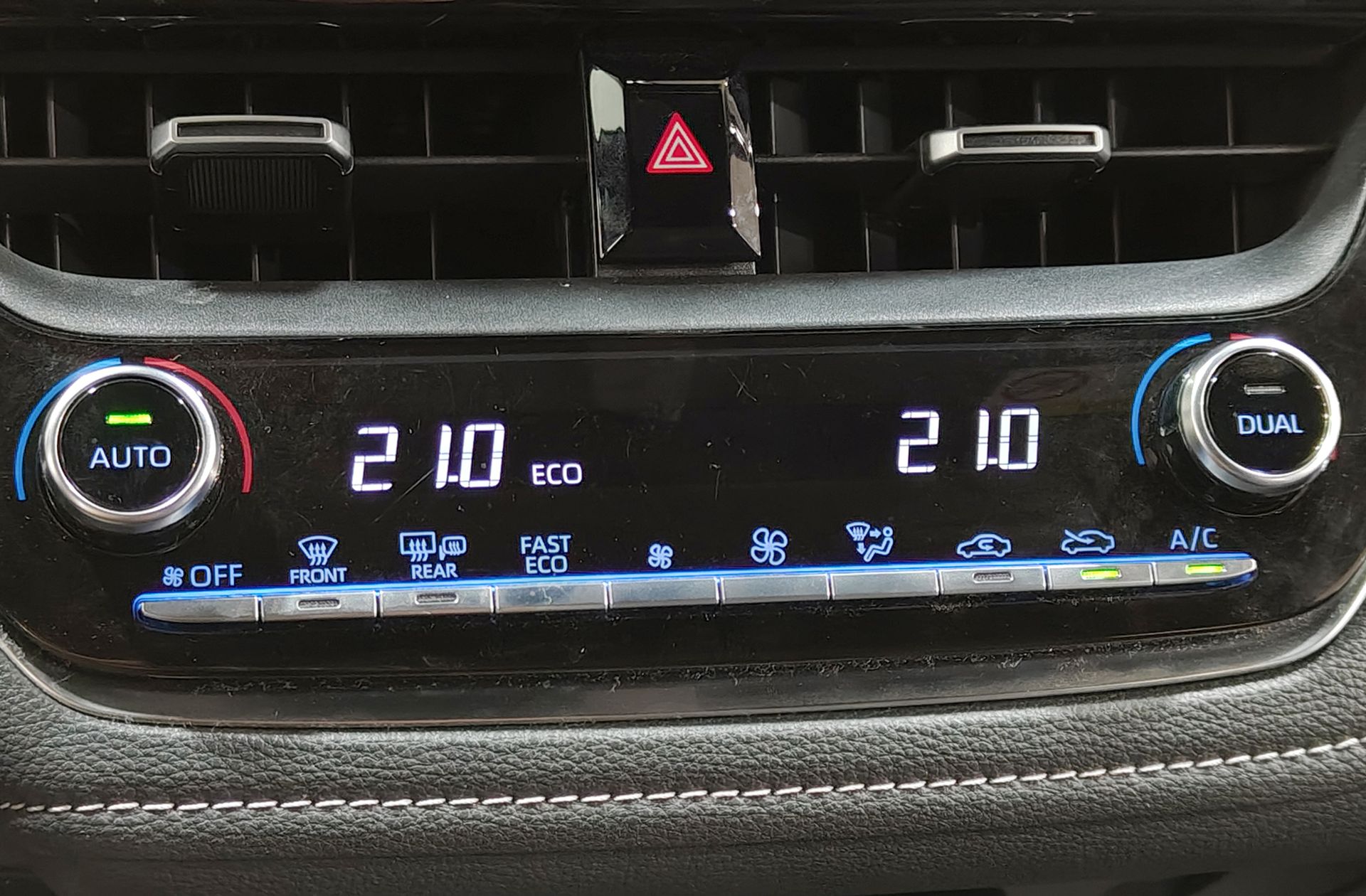 Toyota Corolla 140H Style Edition - foto 32