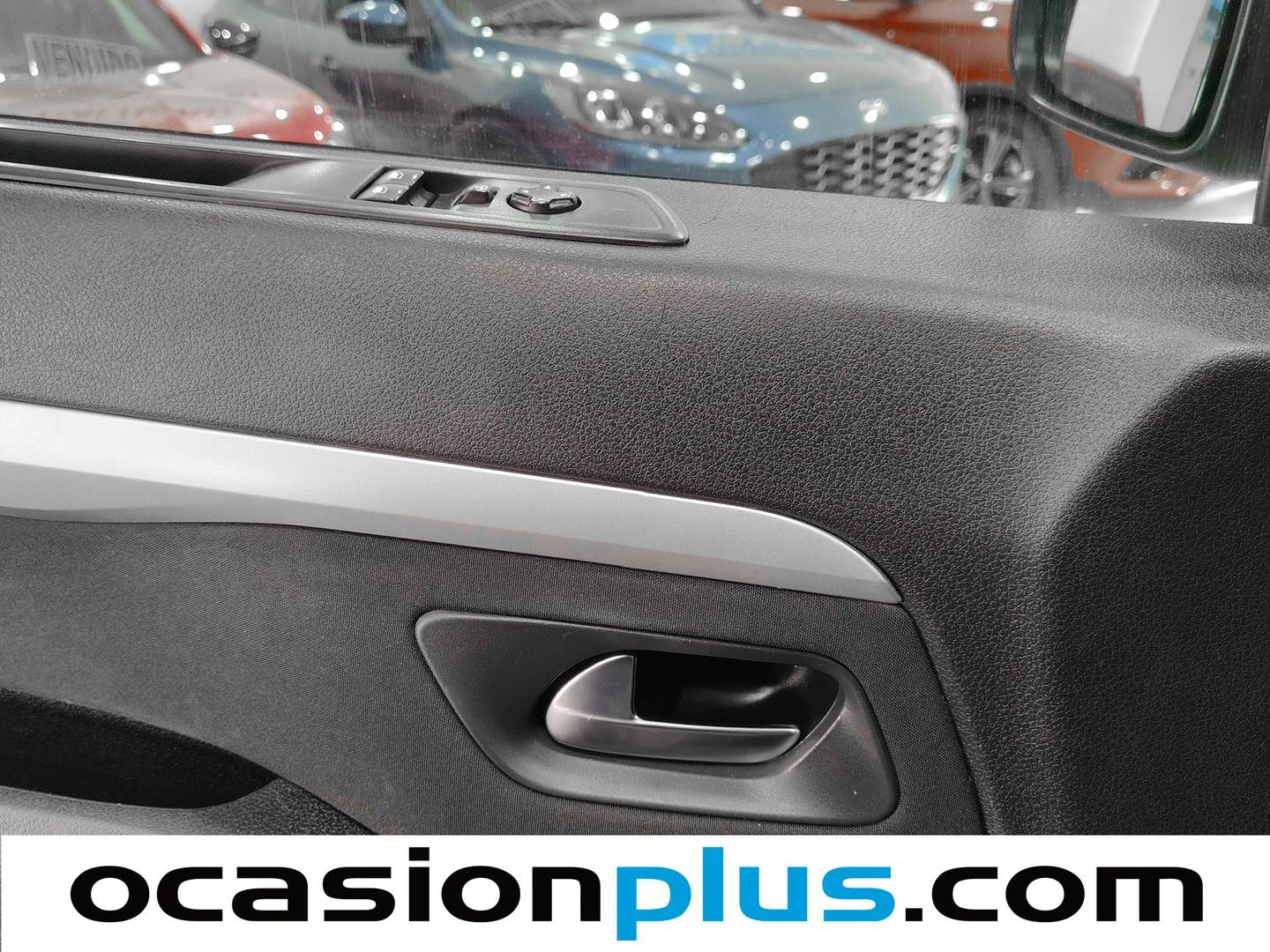 Foto Peugeot Traveller Peugeot Traveller 1.6 BlueHDi Business Standard (115 CV) 9 Plazas