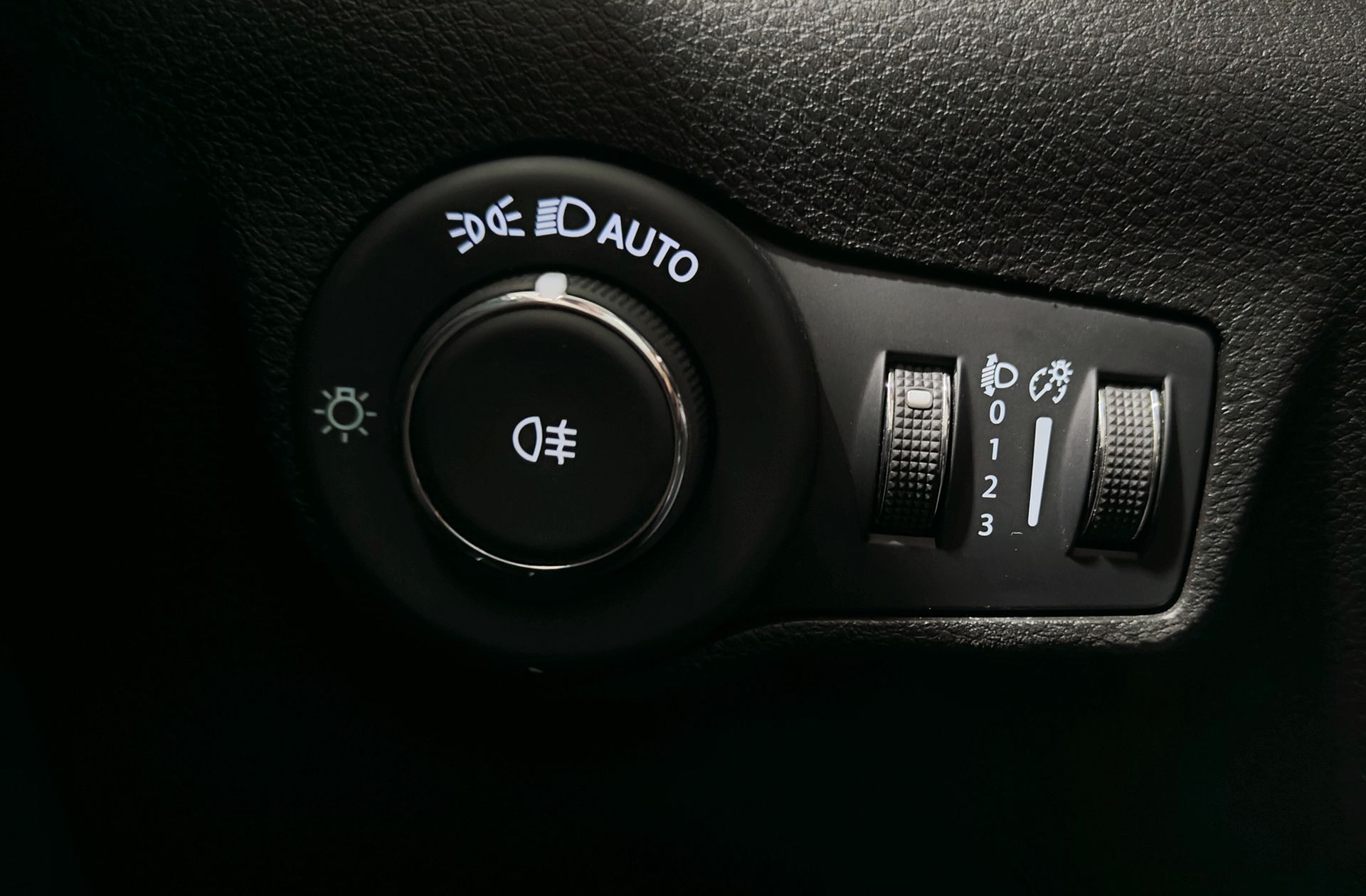 Jeep Compass 1.3 Gse Night Eagle FWD - foto 23