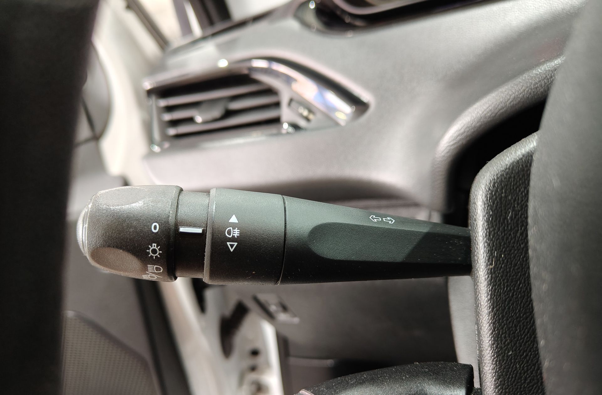 Peugeot 208 1.6 BlueHDi Access - foto 19