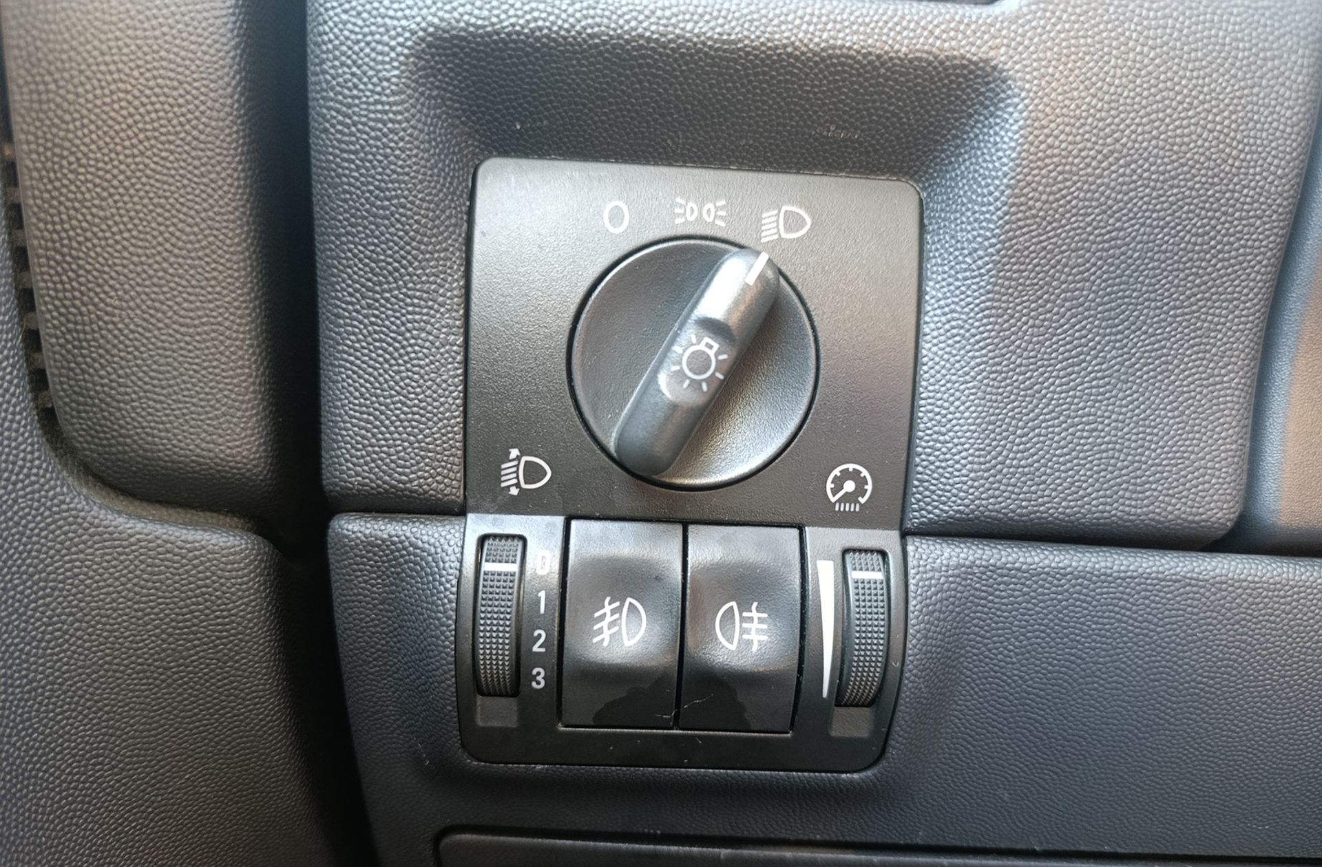 Opel Corsa 1.3 CDTI Blue Line Easytronic - foto 24