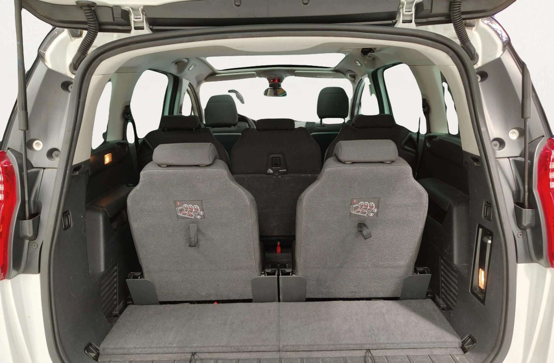 Peugeot 5008 1.6 BlueHDi Allure EAT6 7 plazas - foto 17