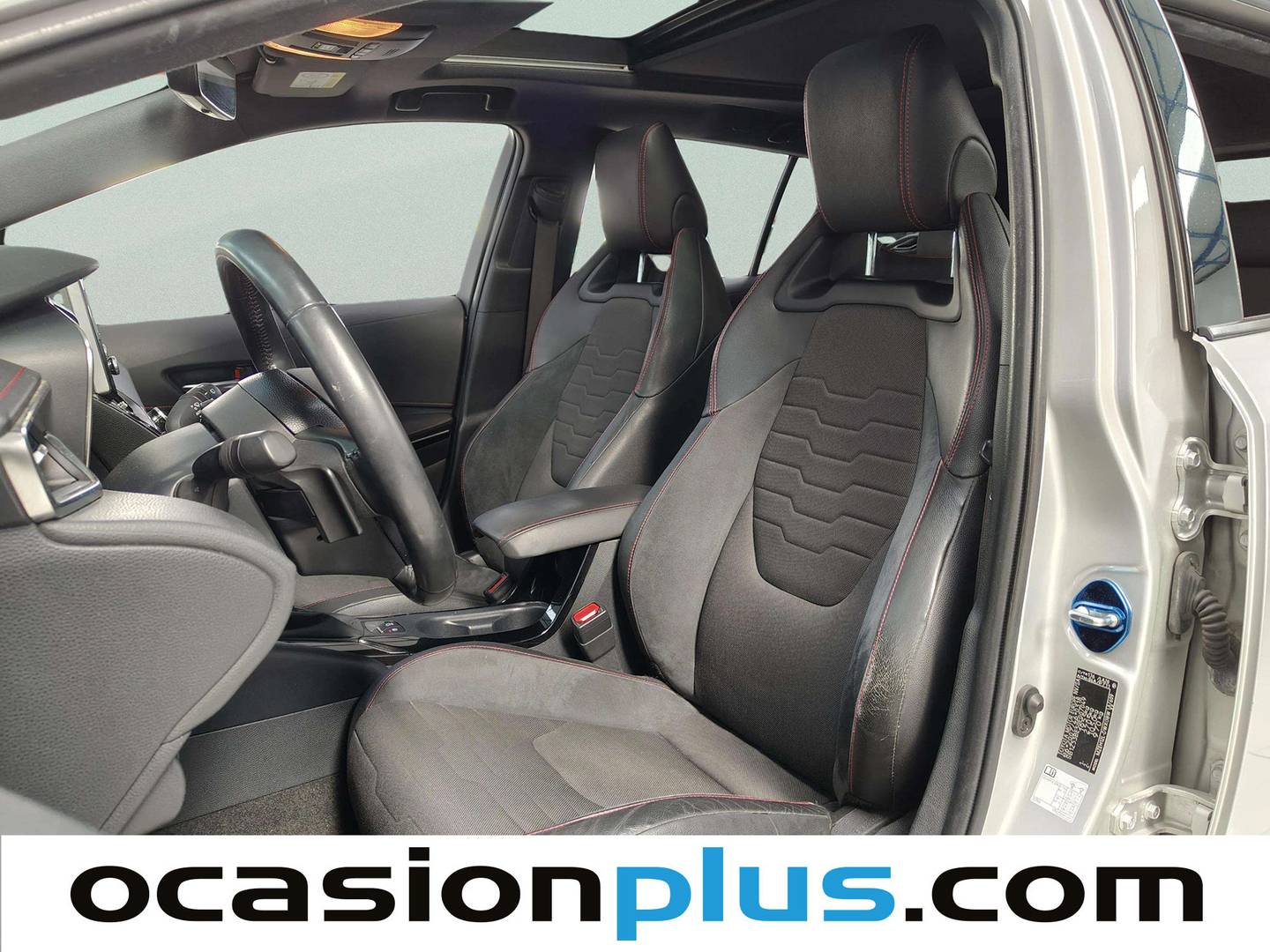 Foto asientos delanteros Toyota Corolla Toyota Corolla Touring Sports 180H Advance E-CVT (180 CV)