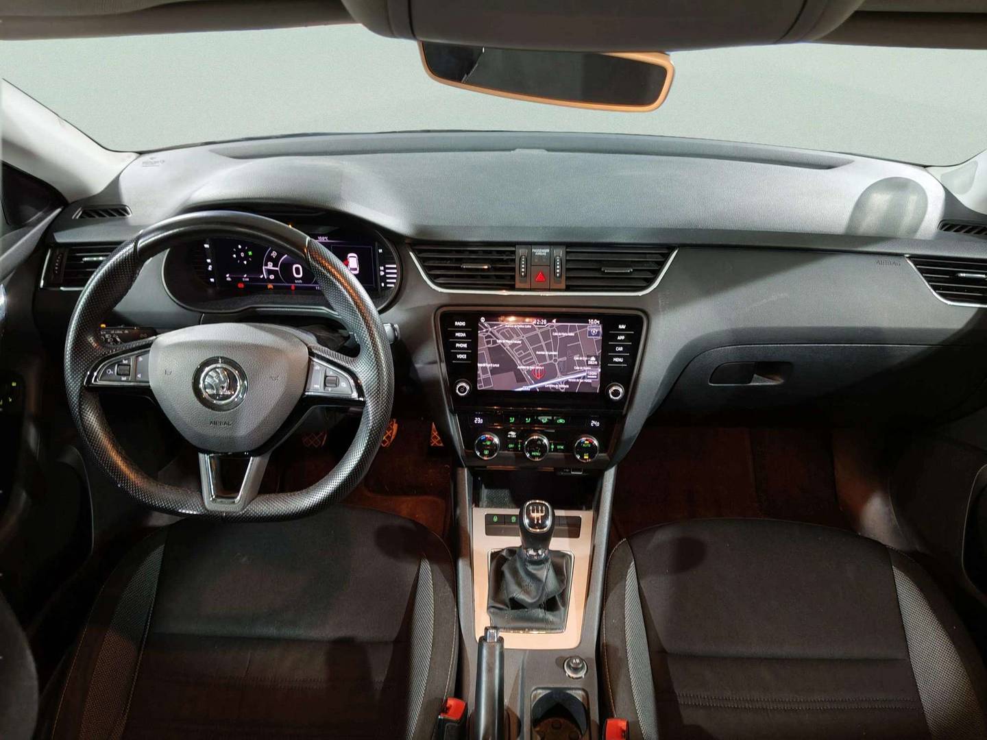 Foto Skoda Octavia Skoda Octavia Combi 1.6 TDI CR Ambition (115 CV)