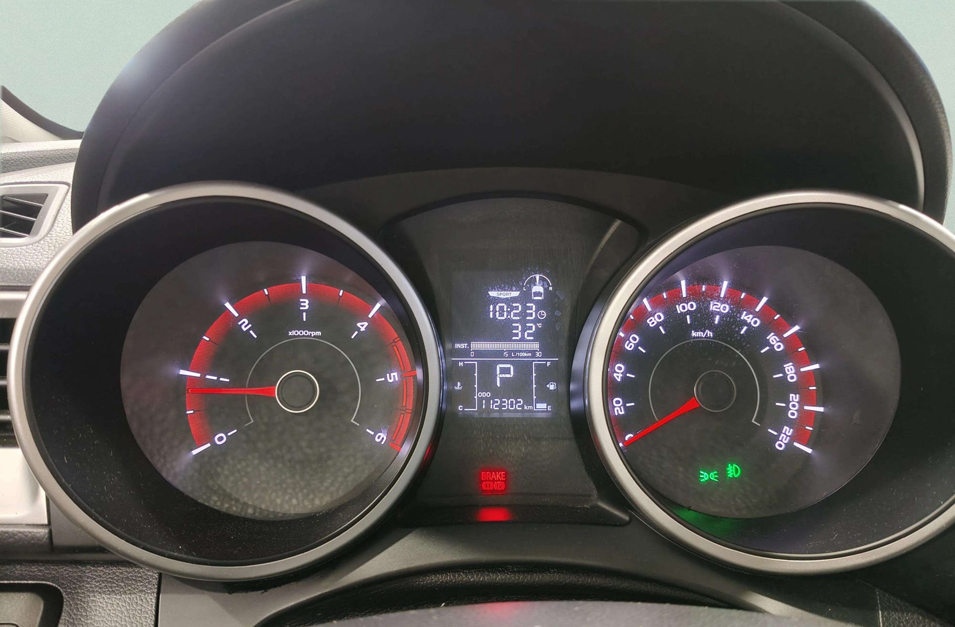 SsangYong Tivoli 1.6 D16T Limited 4x2 - foto 19