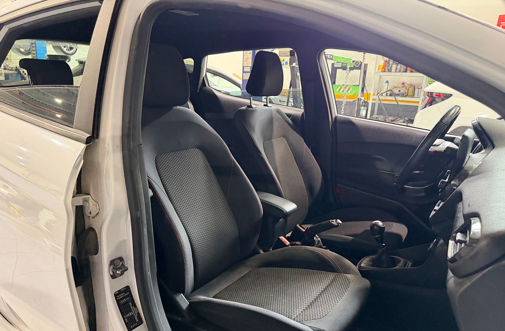 Ford Fiesta 1.0 EcoBoost ST-Line - foto 18