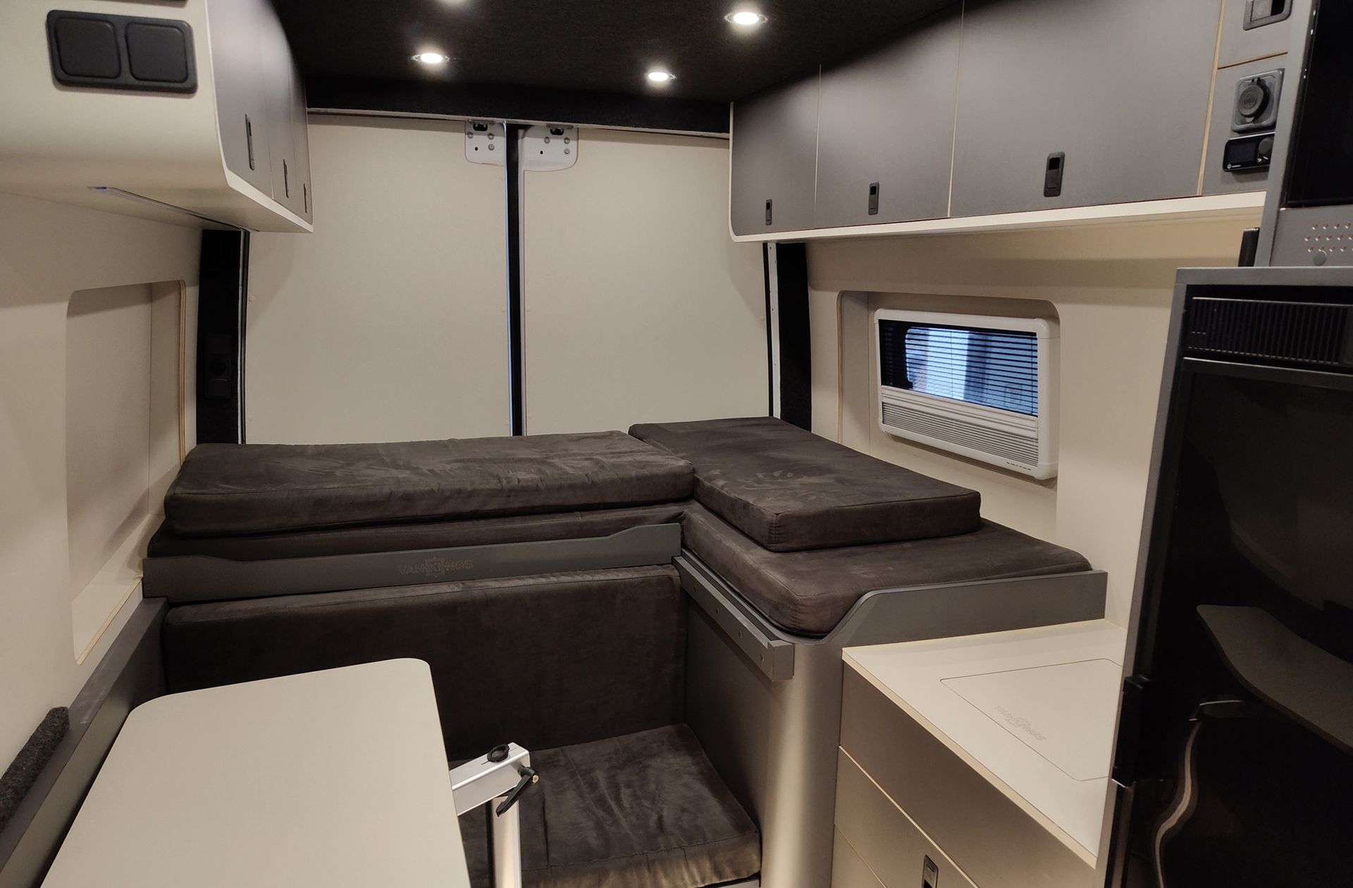 Mercedes-Benz Sprinter Furgon 211 CDI Medio 3.0T T. Alto TD Camperizada 3 plazas - foto 13