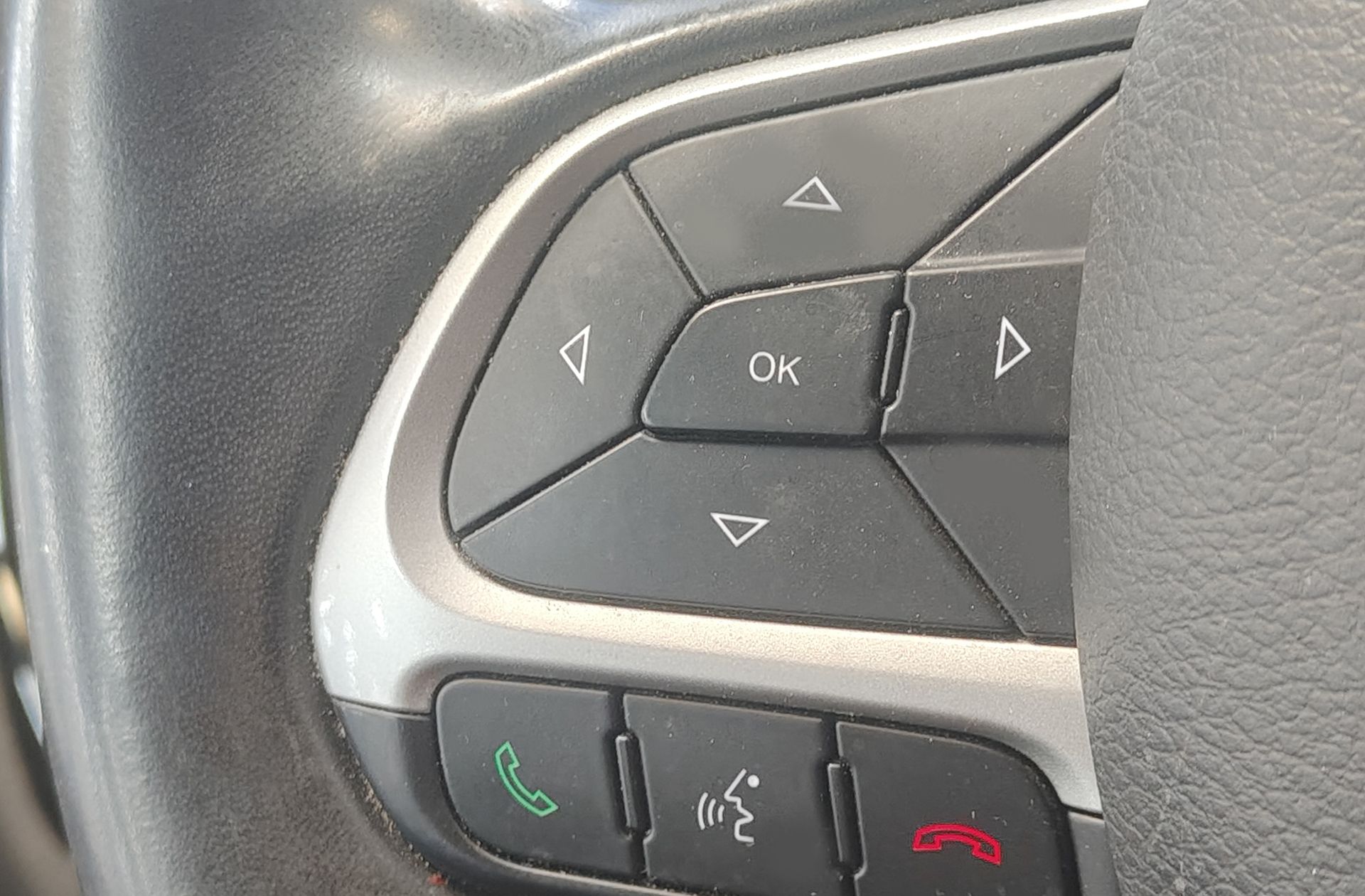 Jeep Compass 1.6 MultiJet Night Eagle 4x2 - foto 21