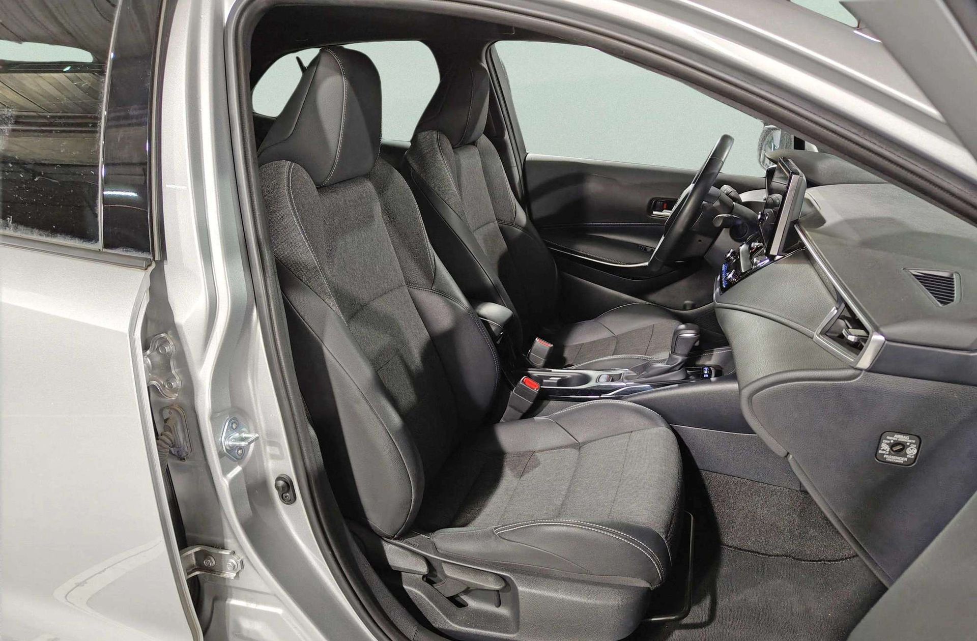 Toyota Corolla 1.8 125H Style E-CVT - foto 15