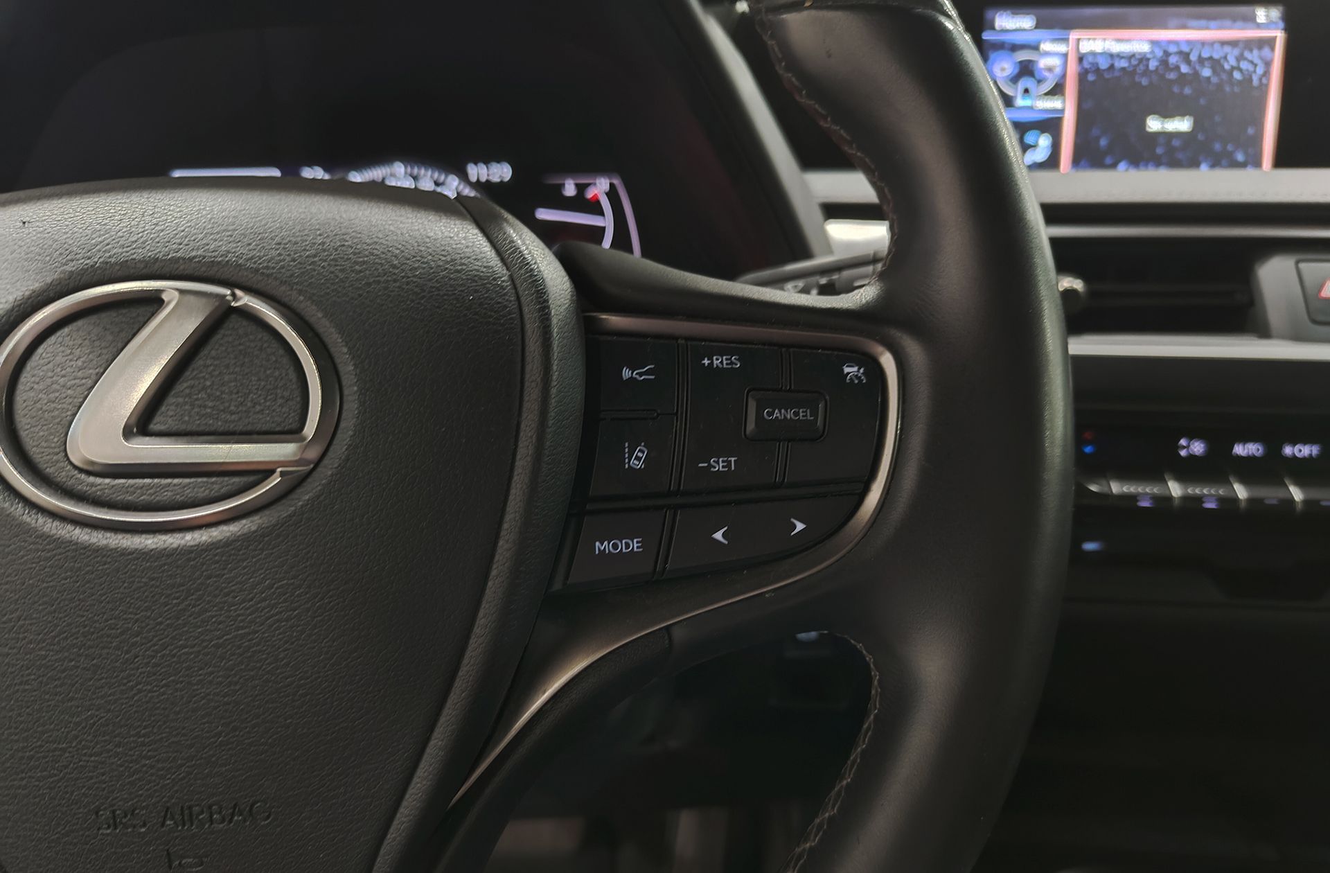 Lexus UX 250h Business 2WD - foto 25