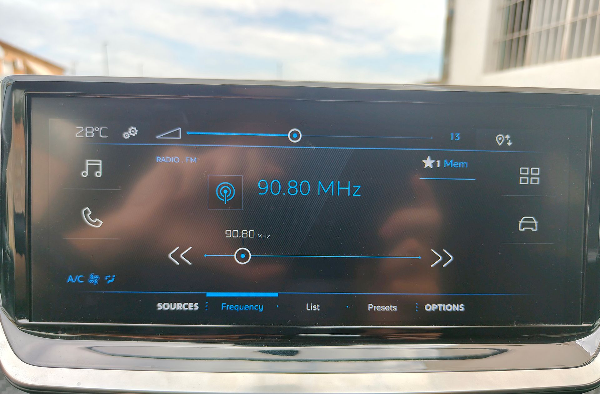 Peugeot 208 Style Hybrid 100 eDCS6 - foto 28