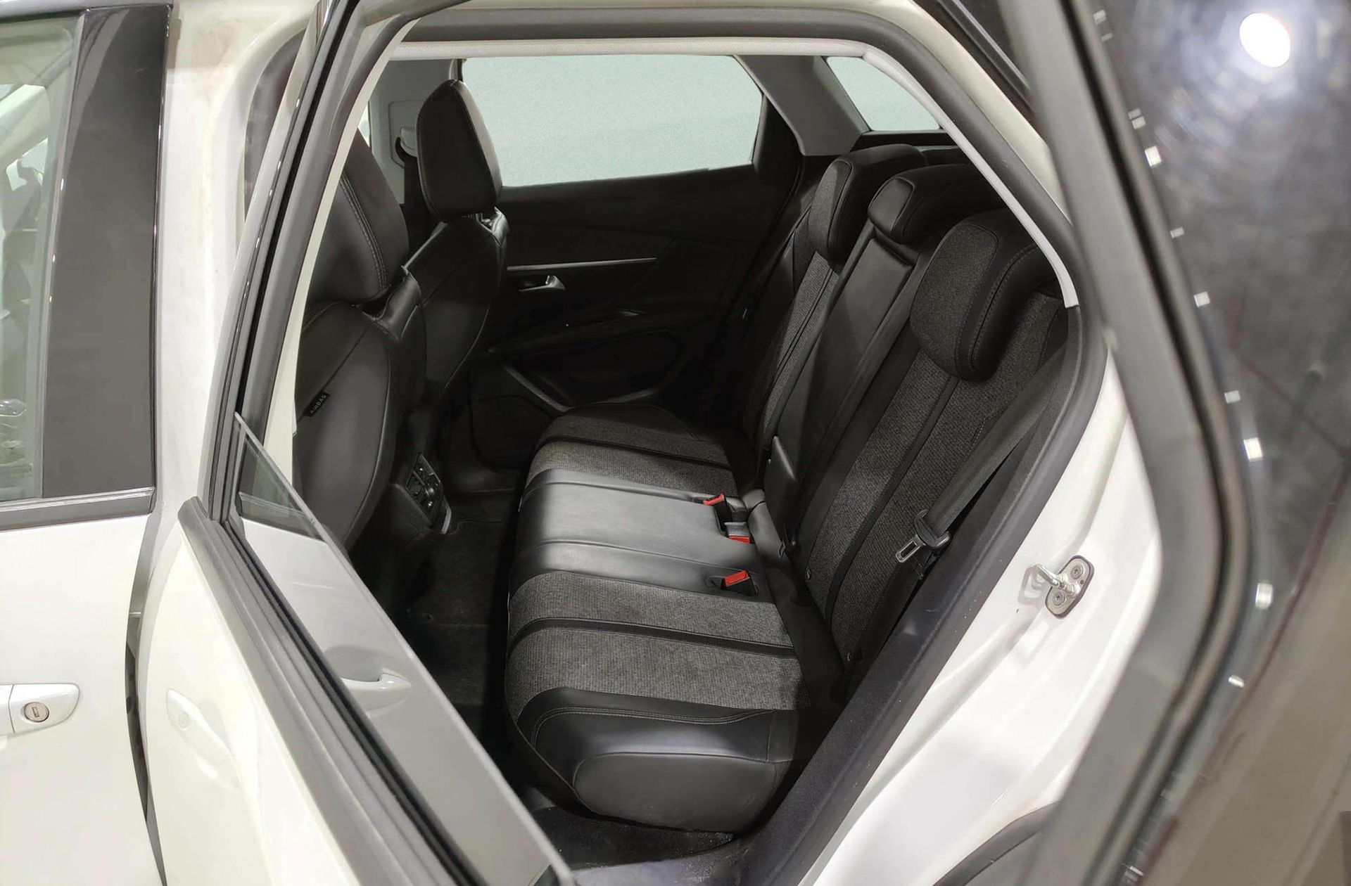 Peugeot 3008 BlueHDi 130 Allure - foto 13