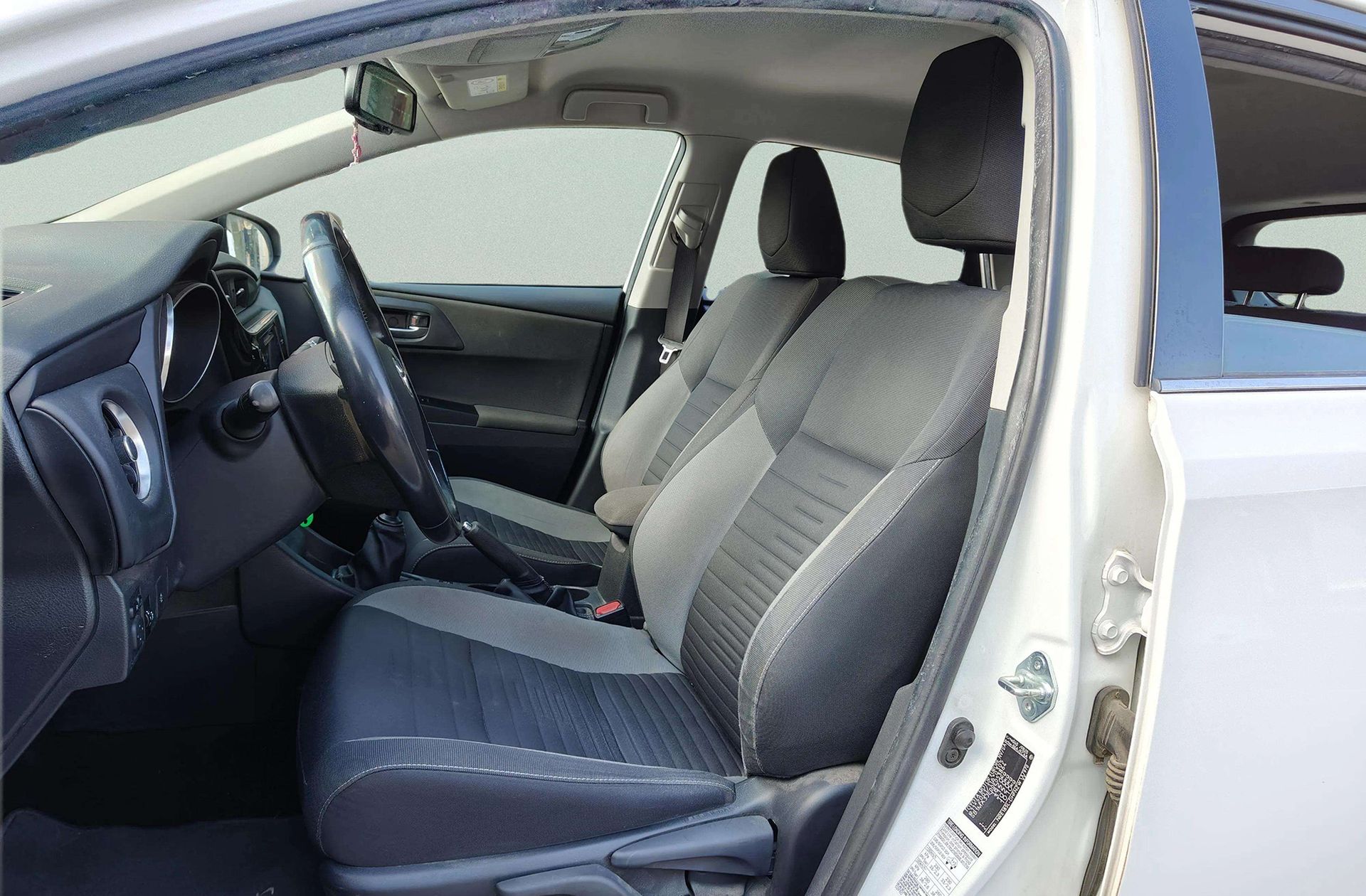 Toyota Auris 120T Active - foto 9