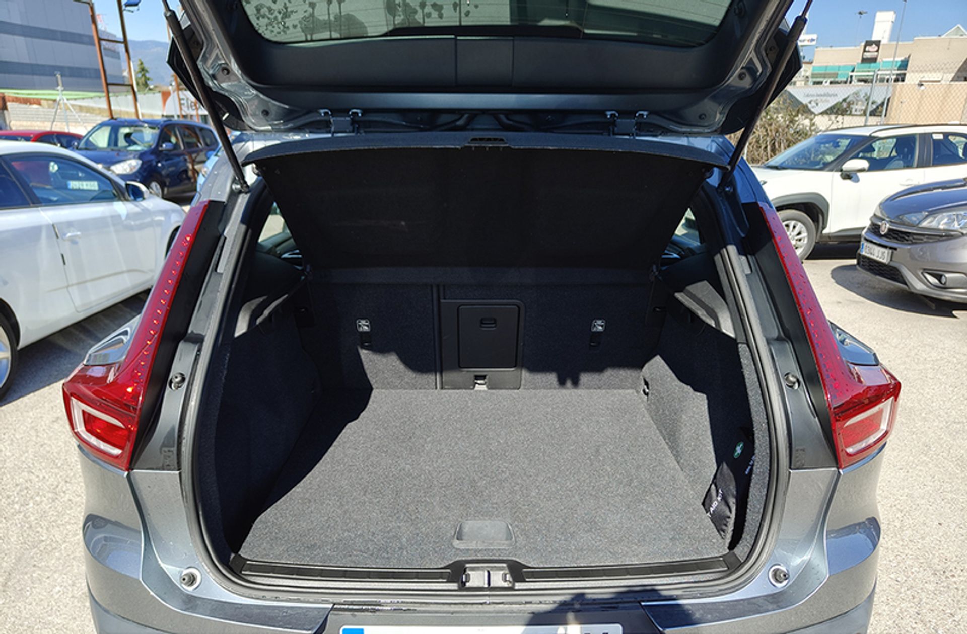 Volvo XC40 D4 Momentum AWD - foto 18