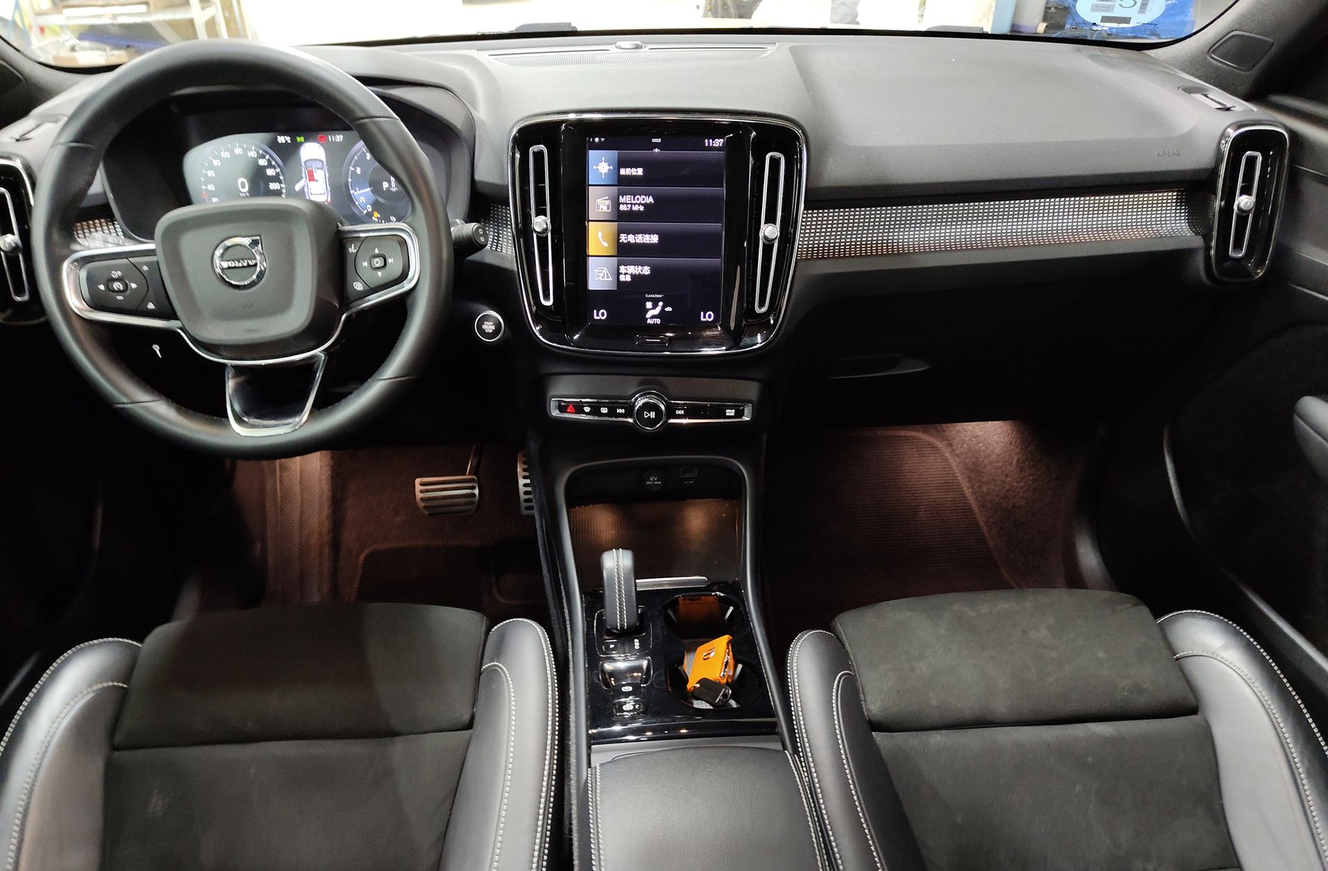 Volvo XC40 T2 R-Design - foto 7