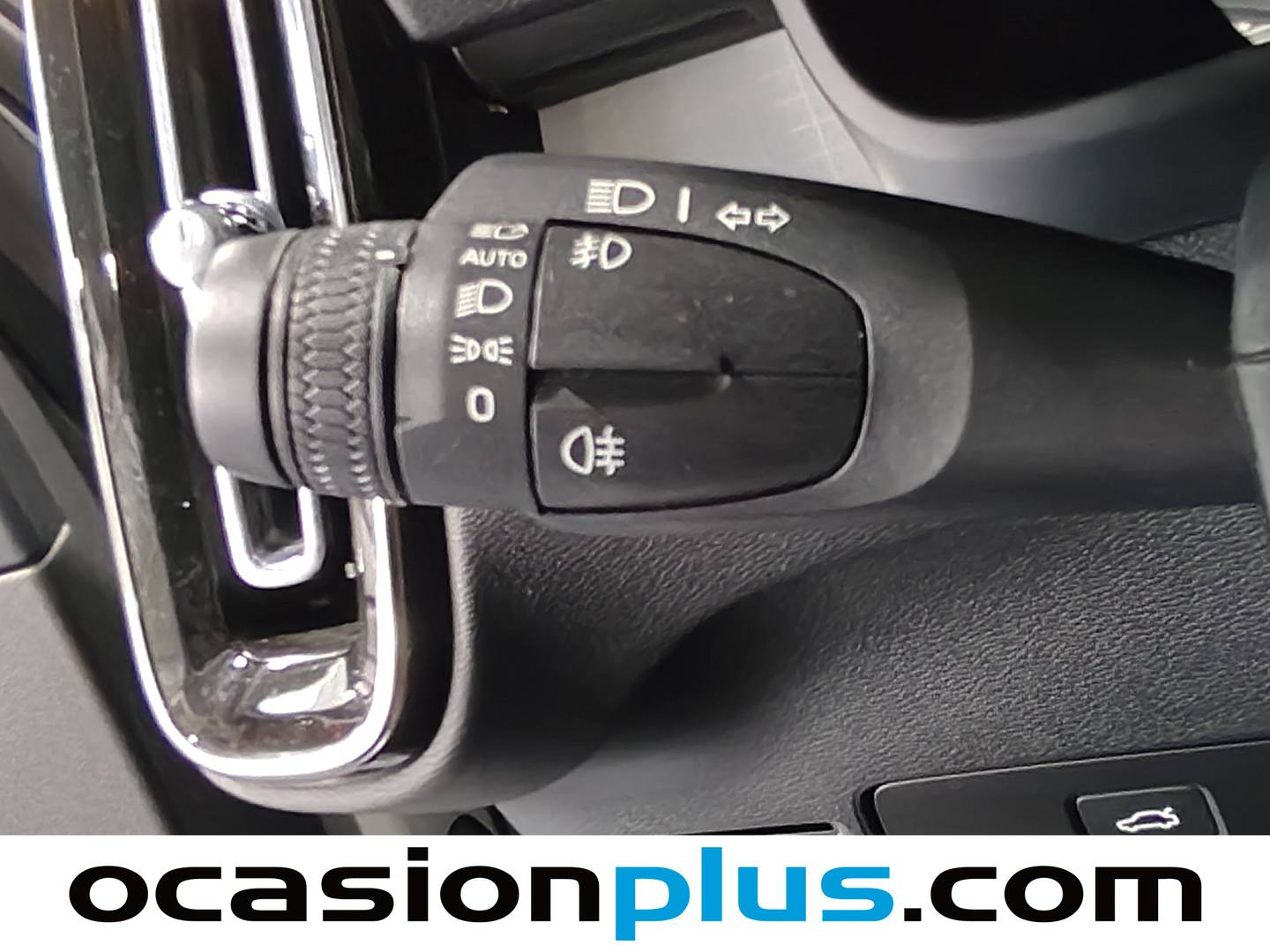 Foto Volvo XC40 Volvo XC40 B3 G Momentum Pro Auto (163 CV)